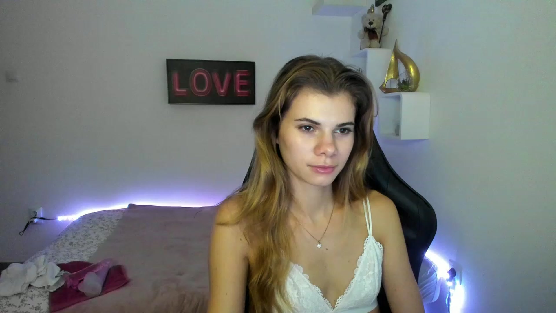 Gallery image thumbnail from RileyReid_18's myfreecams stream on, 01/10/2023, 13:34 image 11 of 20