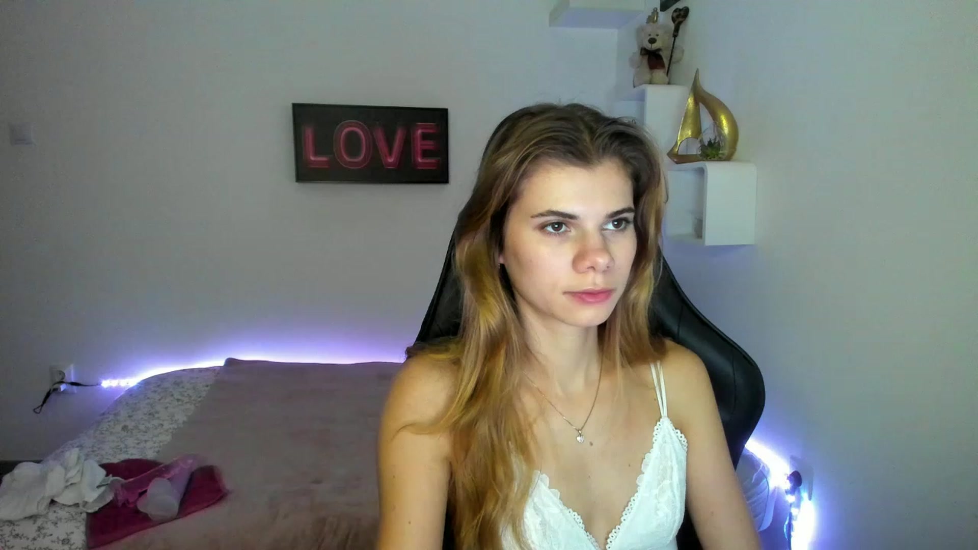 Gallery image thumbnail from RileyReid_18's myfreecams stream on, 01/10/2023, 13:34 image 18 of 20