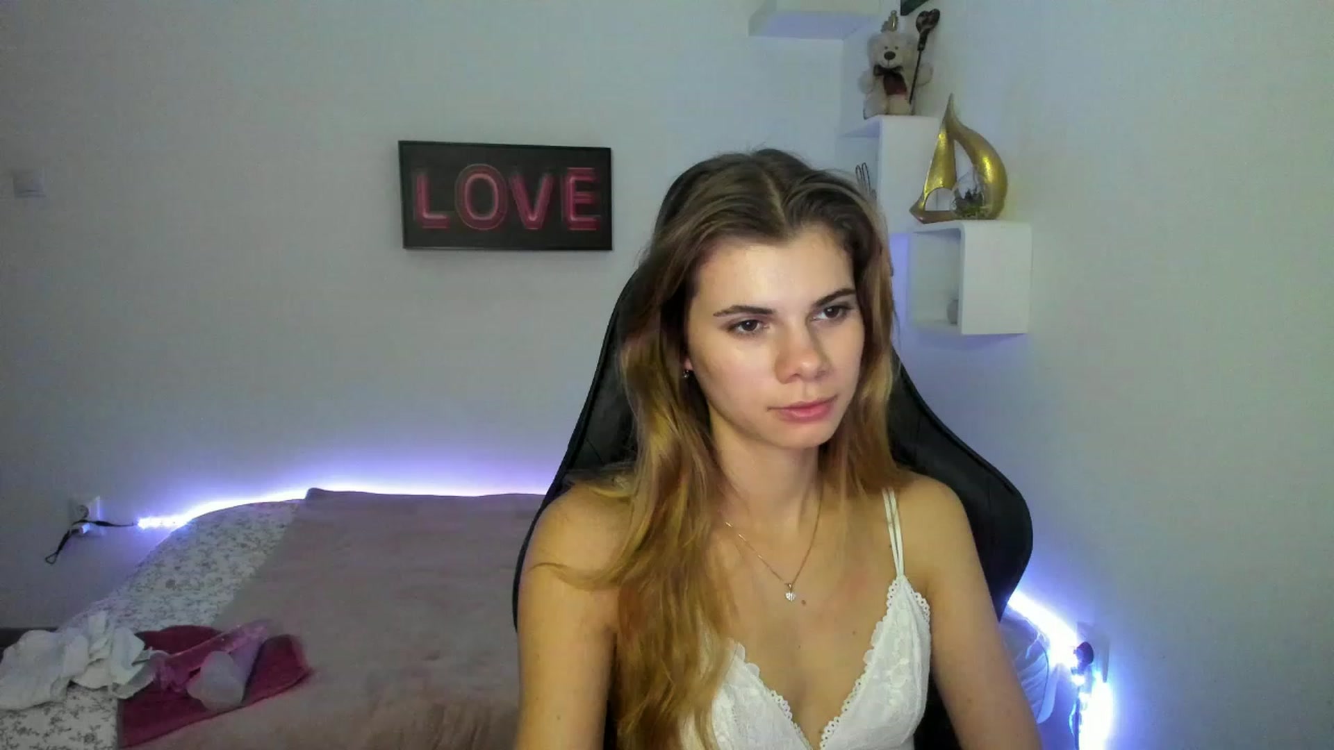 Gallery image thumbnail from RileyReid_18's myfreecams stream on, 01/10/2023, 13:34 image 16 of 20