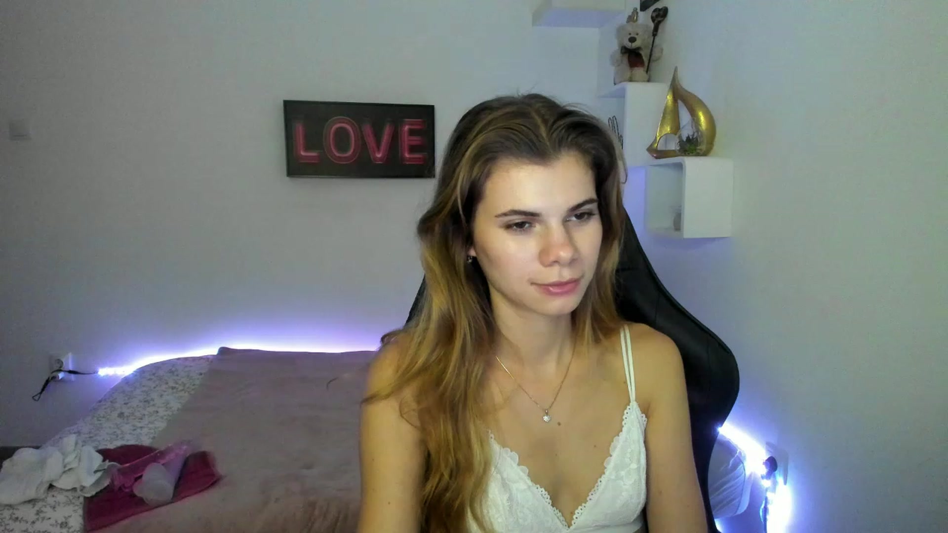 Gallery image thumbnail from RileyReid_18's myfreecams stream on, 01/10/2023, 13:34 image 10 of 20