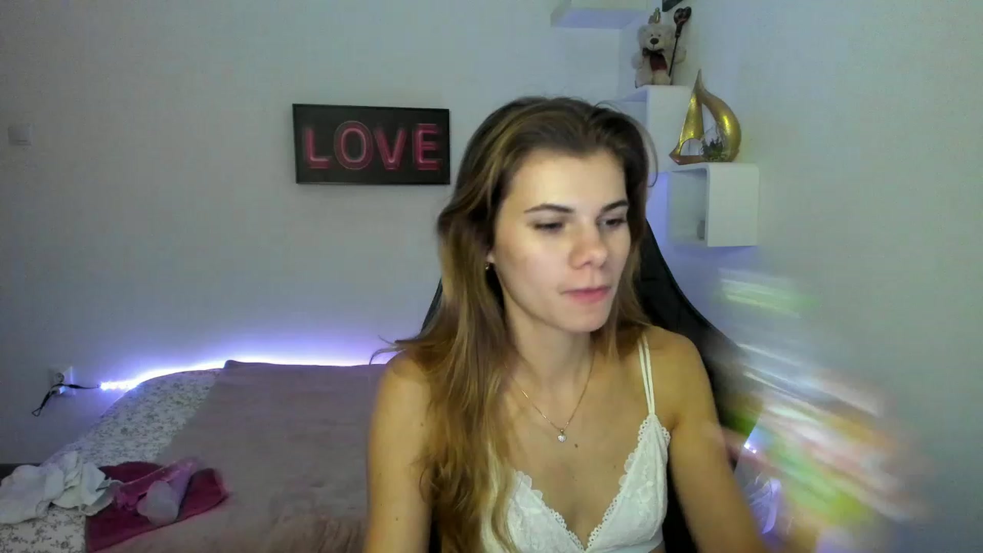 Gallery image thumbnail from RileyReid_18's myfreecams stream on, 01/10/2023, 13:34 image 9 of 20