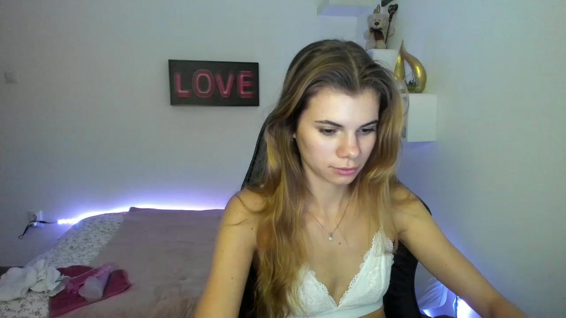Gallery image thumbnail from RileyReid_18's myfreecams stream on, 01/10/2023, 13:34 image 6 of 20