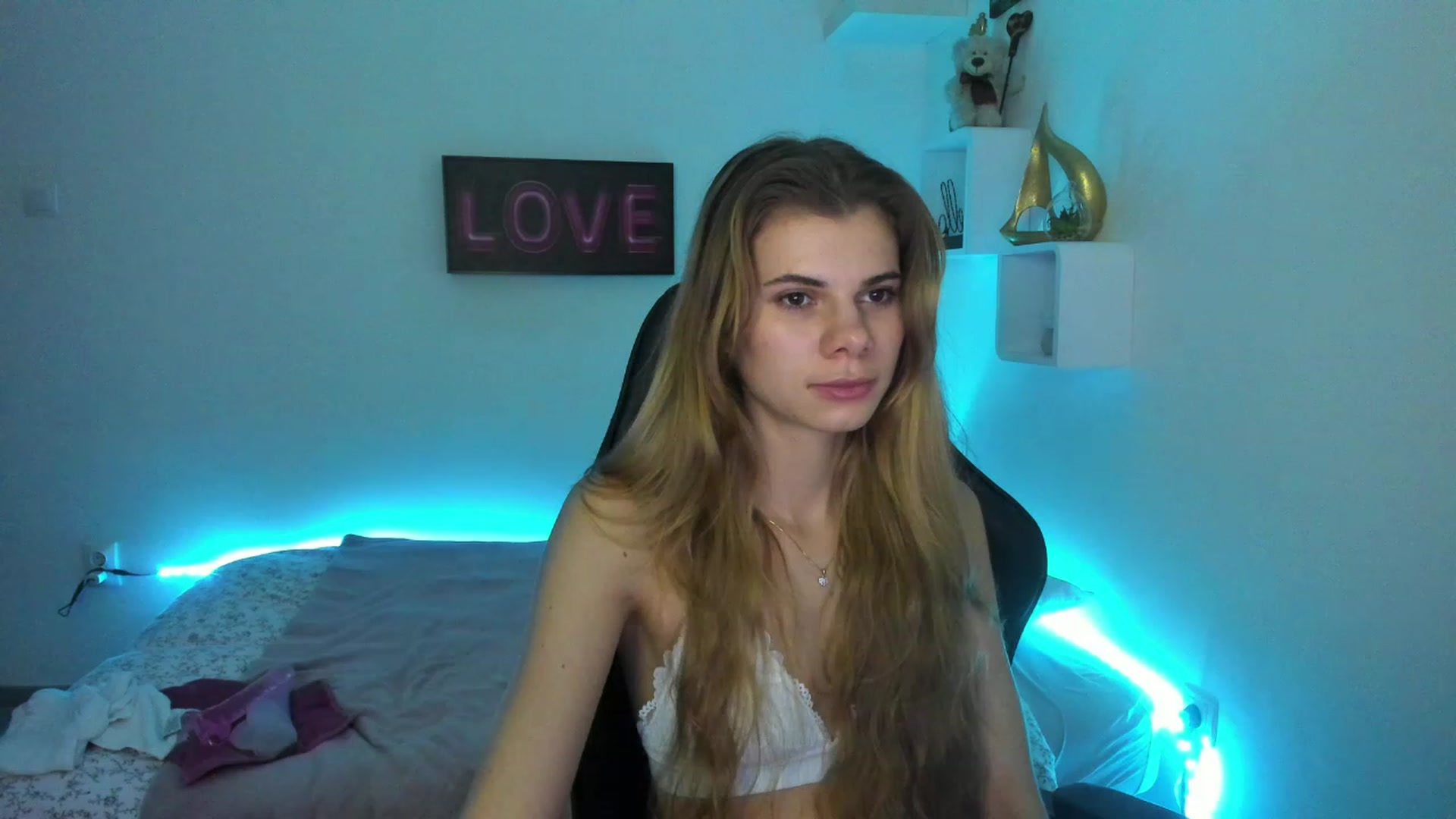 Gallery image thumbnail from RileyReid_18's myfreecams stream on, 01/10/2023, 17:59 image 1 of 20