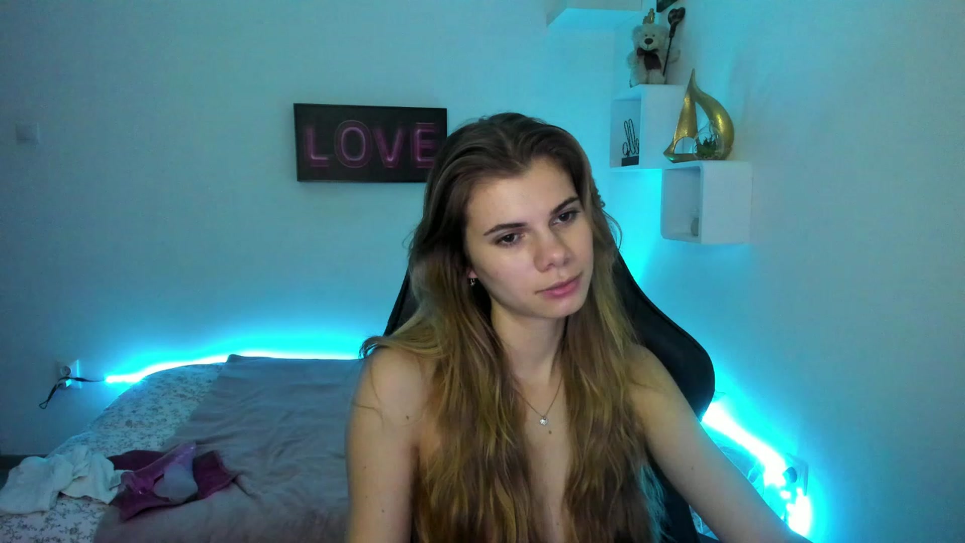 Gallery image thumbnail from RileyReid_18's myfreecams stream on, 01/10/2023, 17:59 image 3 of 20