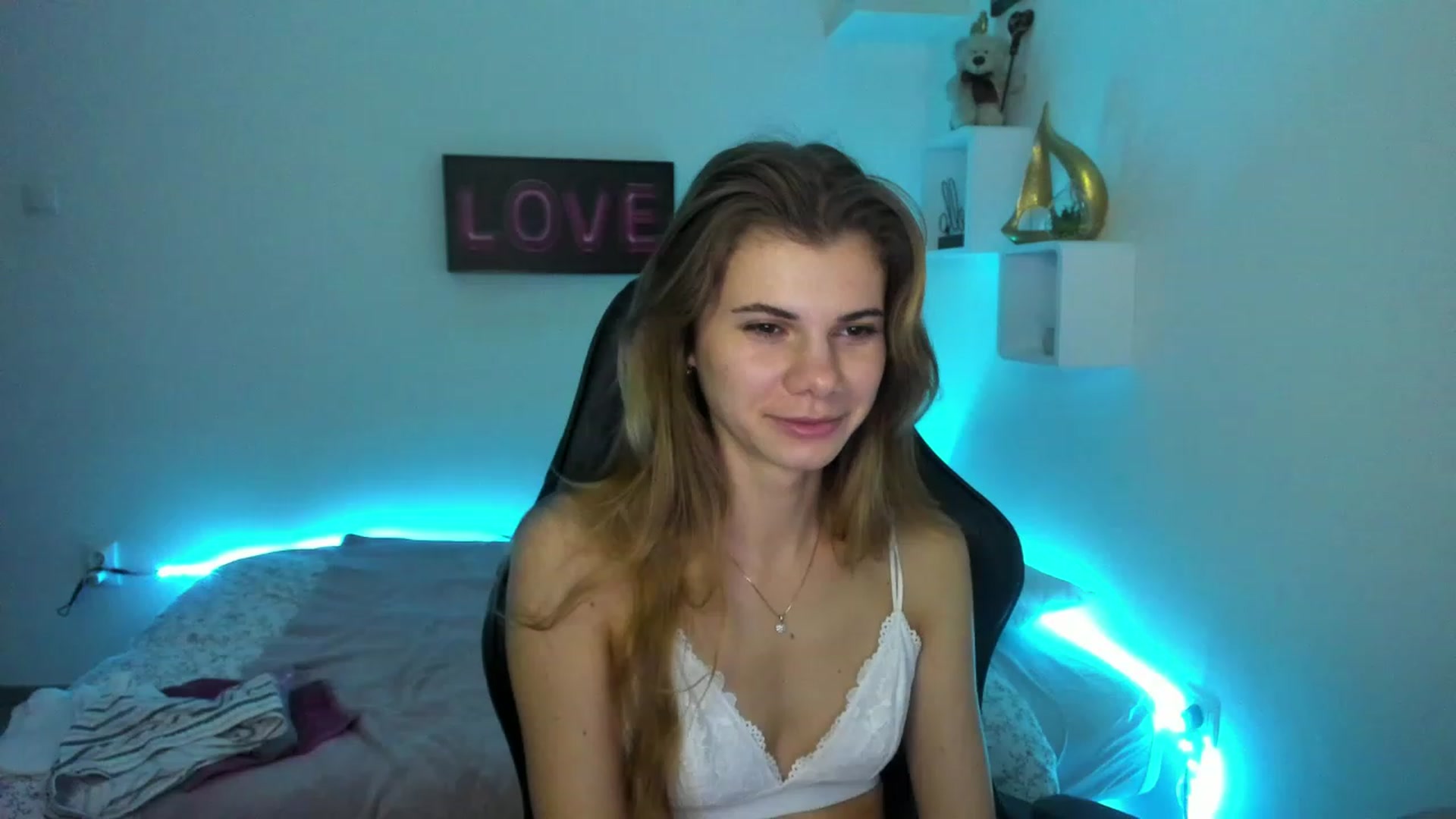 Gallery image thumbnail from RileyReid_18's myfreecams stream on, 01/10/2023, 17:59 image 9 of 20