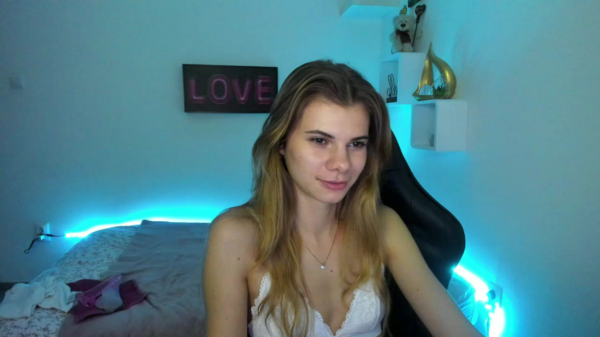 Gallery image thumbnail from RileyReid_18's myfreecams stream on, 01/10/2023, 17:59 image 4 of 20