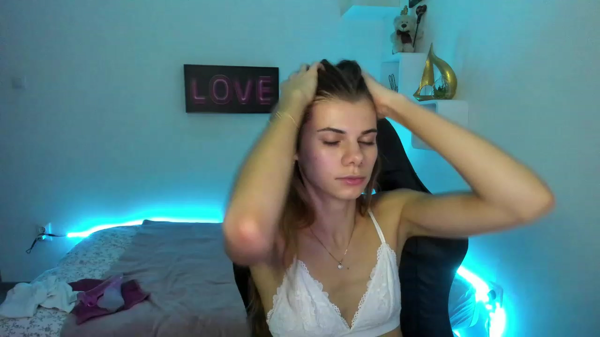 Gallery image thumbnail from RileyReid_18's myfreecams stream on, 01/10/2023, 17:59 image 20 of 20