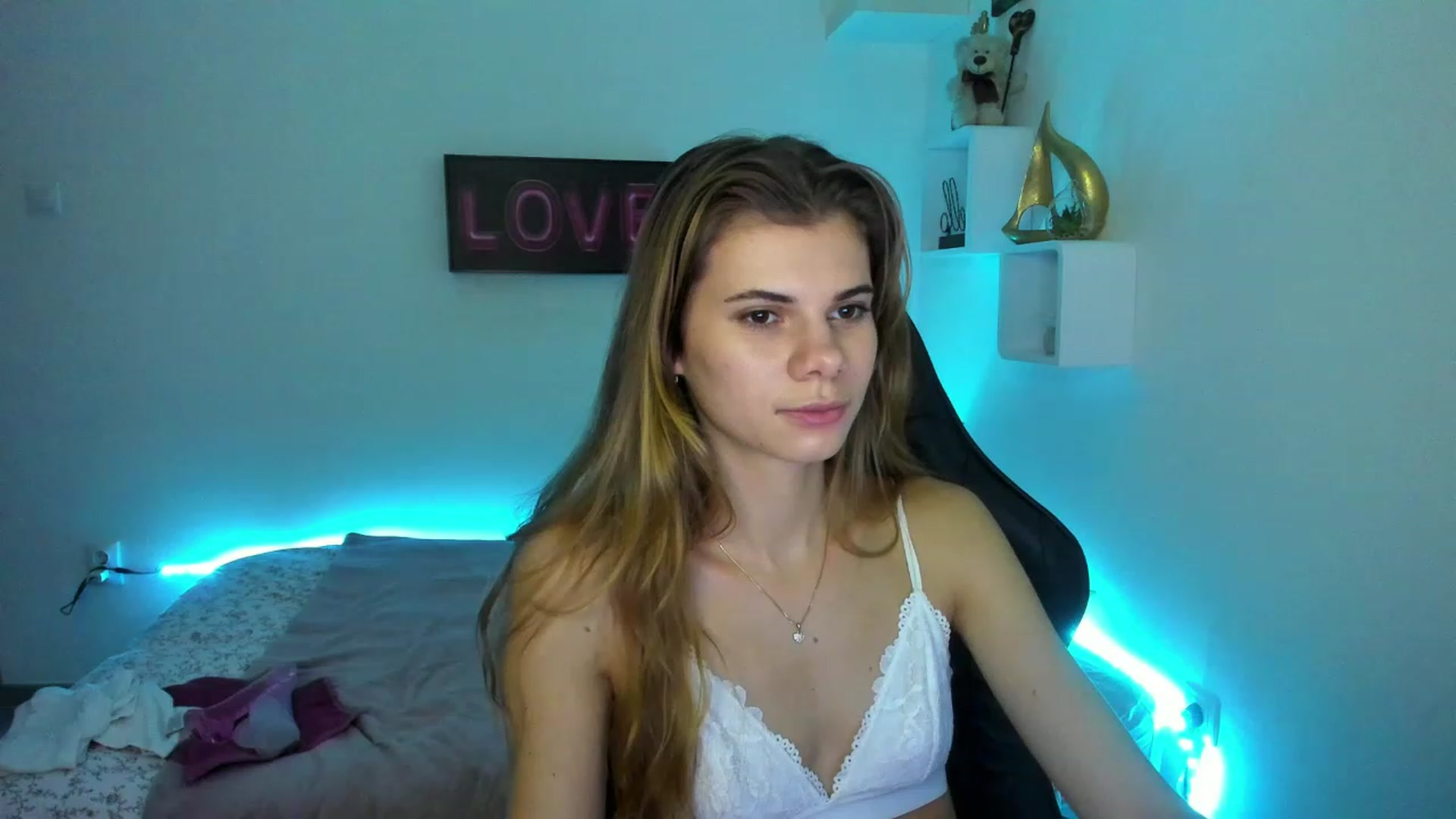 Gallery image thumbnail from RileyReid_18's myfreecams stream on, 01/10/2023, 17:59 image 7 of 20