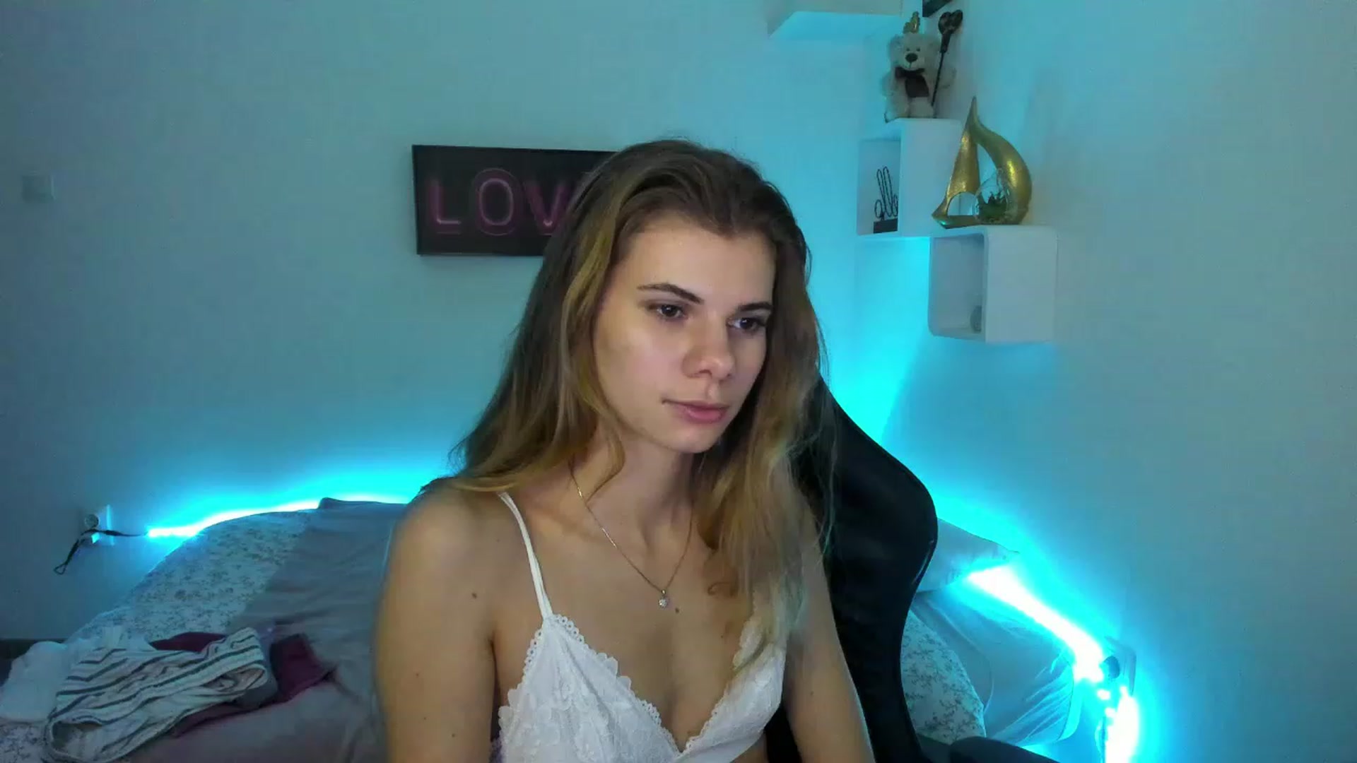 Gallery image thumbnail from RileyReid_18's myfreecams stream on, 01/10/2023, 17:59 image 10 of 20
