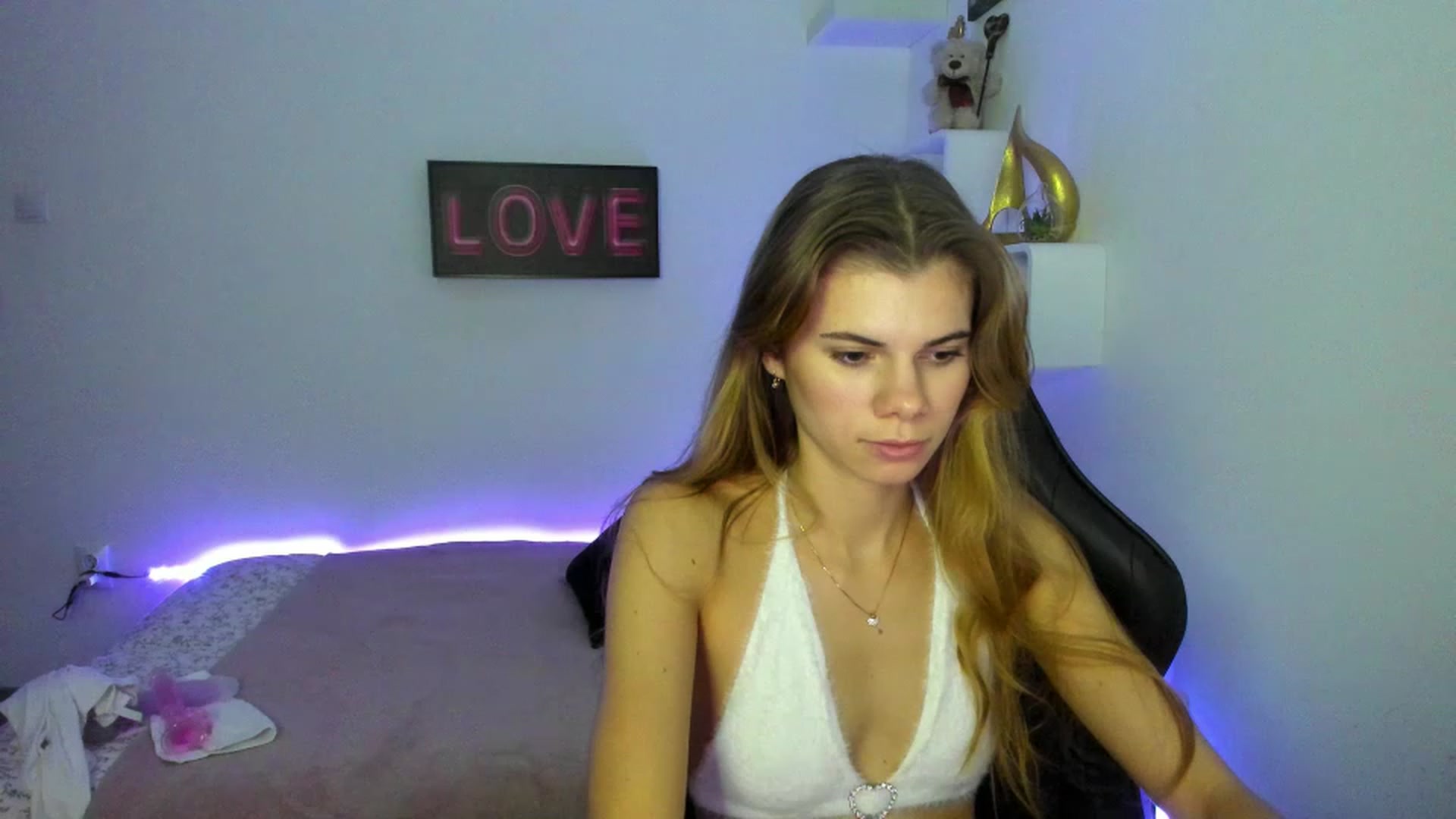 Gallery image thumbnail from RileyReid_18's myfreecams stream on, 01/12/2023, 16:34 image 12 of 20