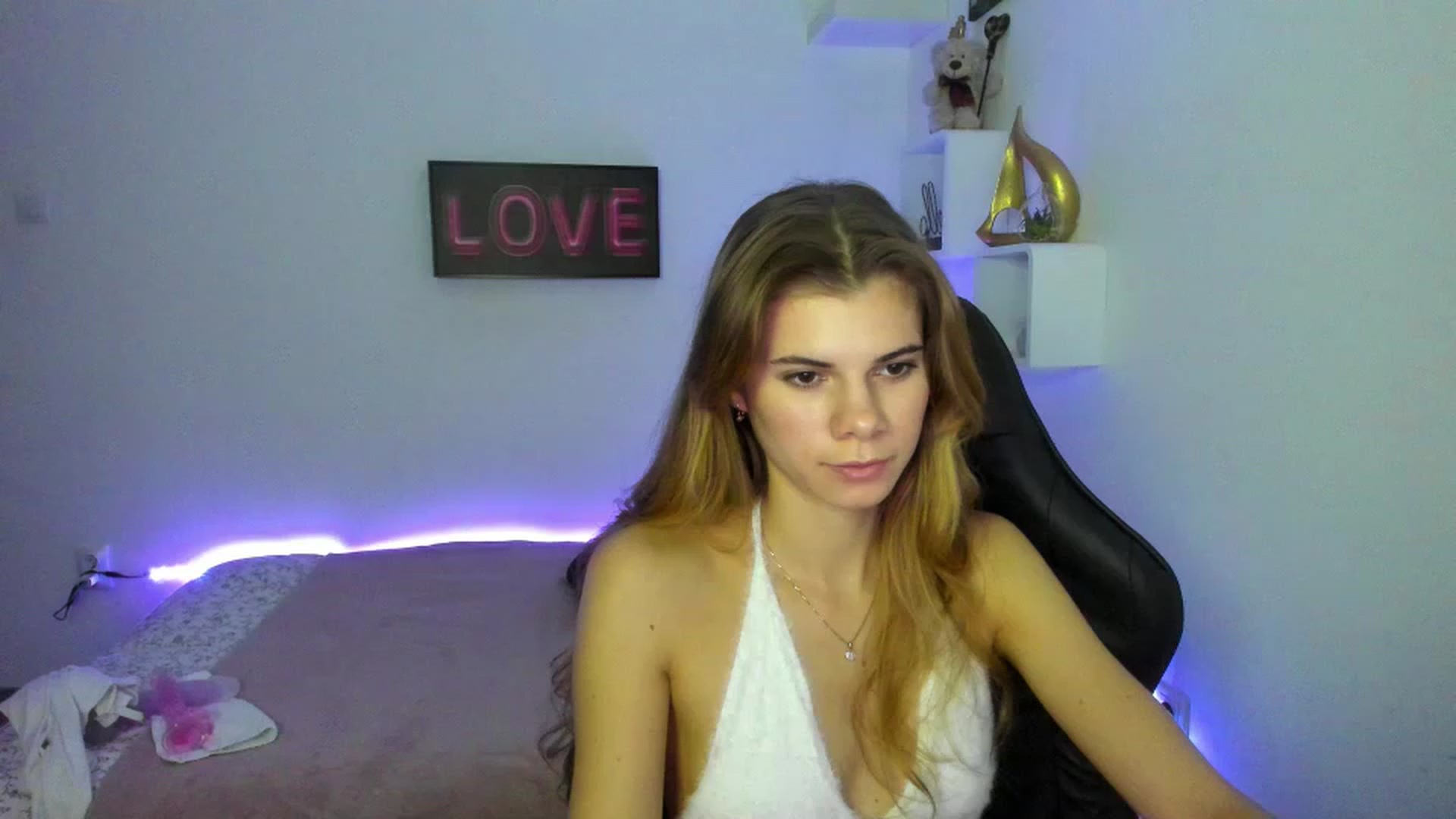 Gallery image thumbnail from RileyReid_18's myfreecams stream on, 01/12/2023, 16:34 image 3 of 20