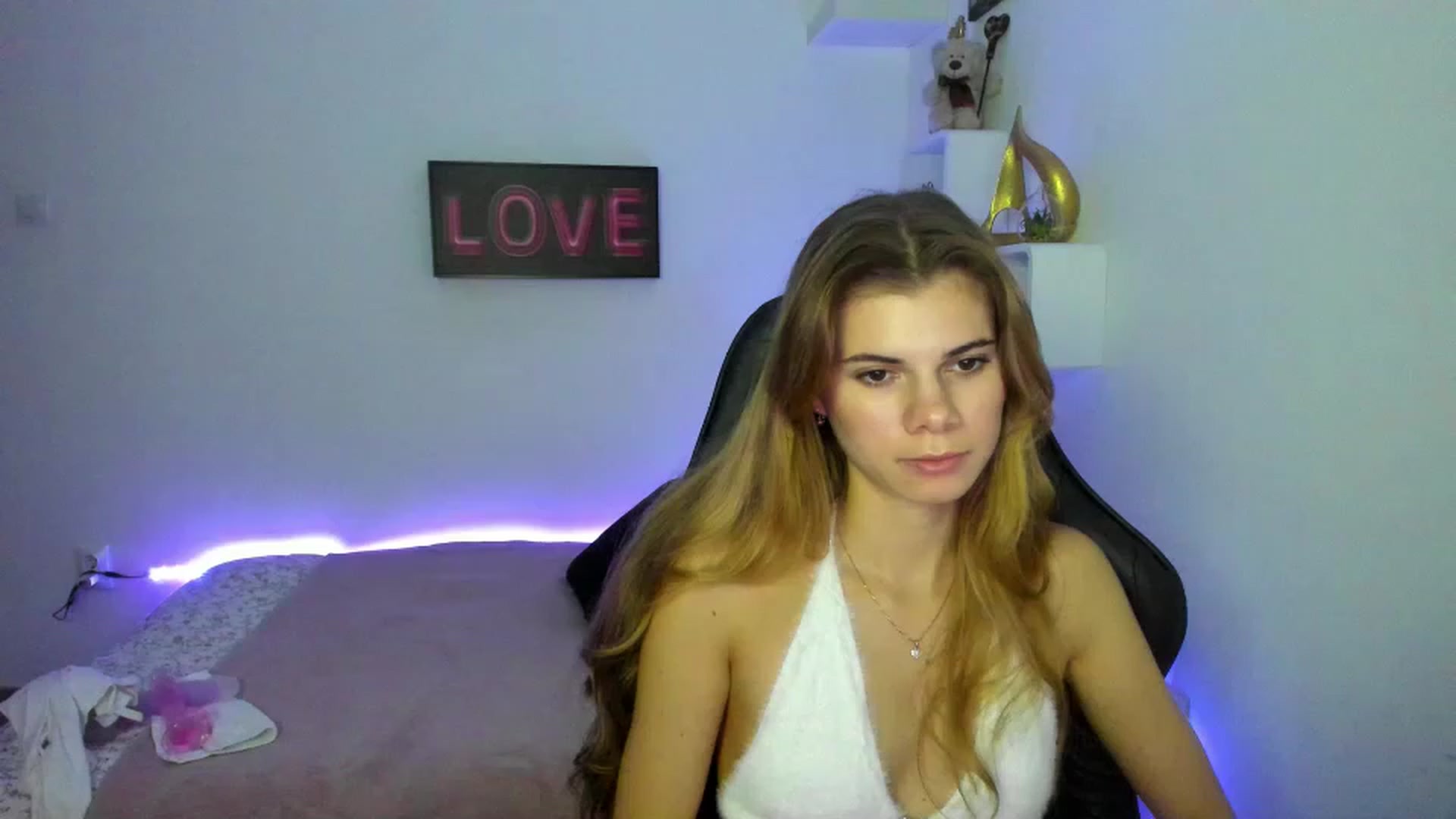 Gallery image thumbnail from RileyReid_18's myfreecams stream on, 01/12/2023, 16:34 image 4 of 20