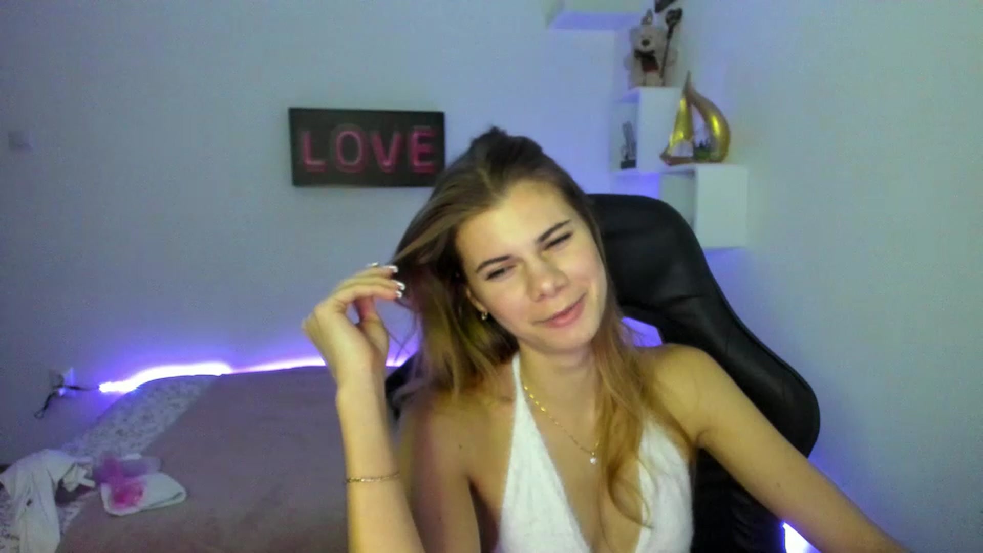 Gallery image thumbnail from RileyReid_18's myfreecams stream on, 01/12/2023, 16:34 image 5 of 20