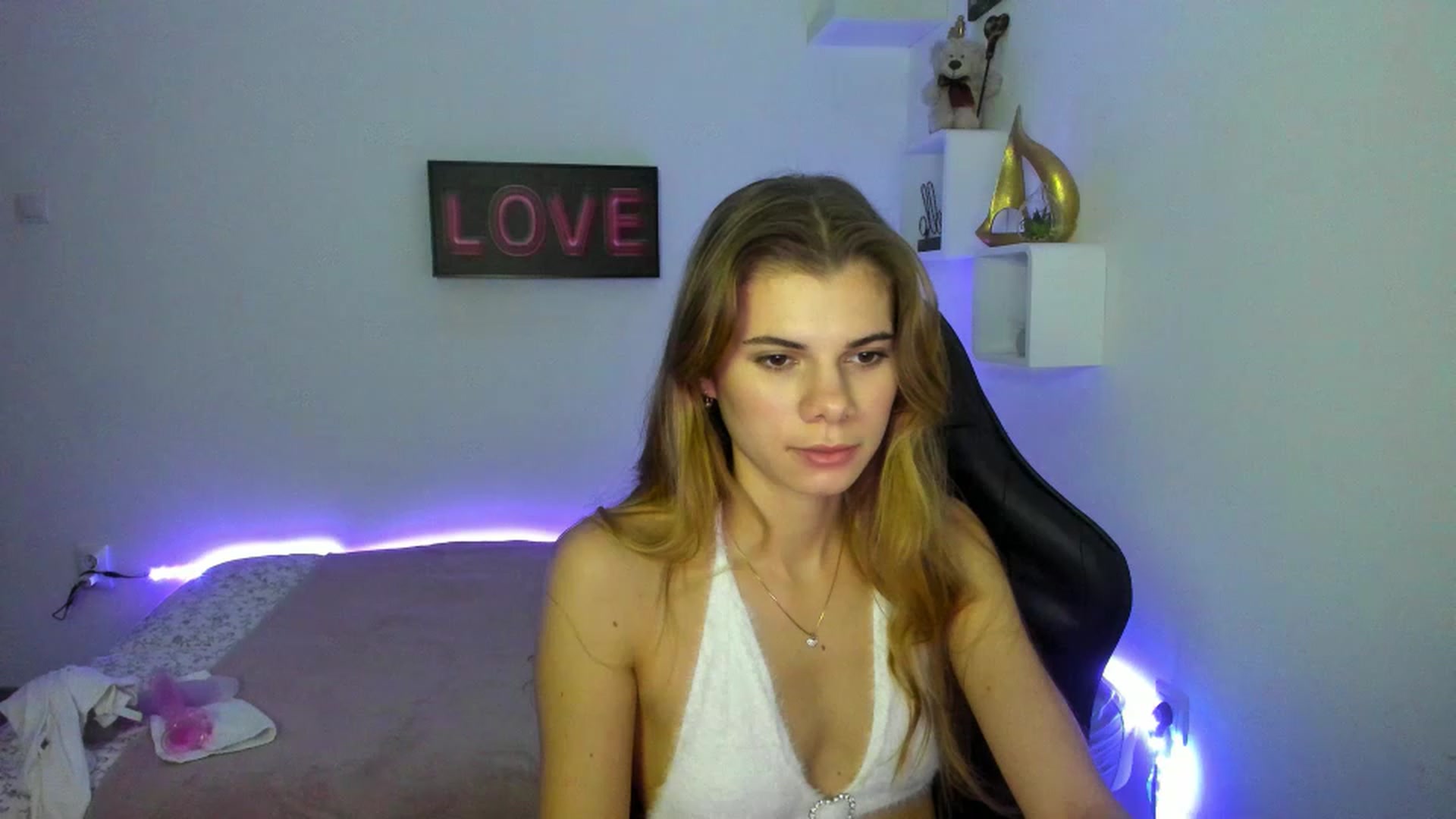 Gallery image thumbnail from RileyReid_18's myfreecams stream on, 01/12/2023, 16:34 image 14 of 20