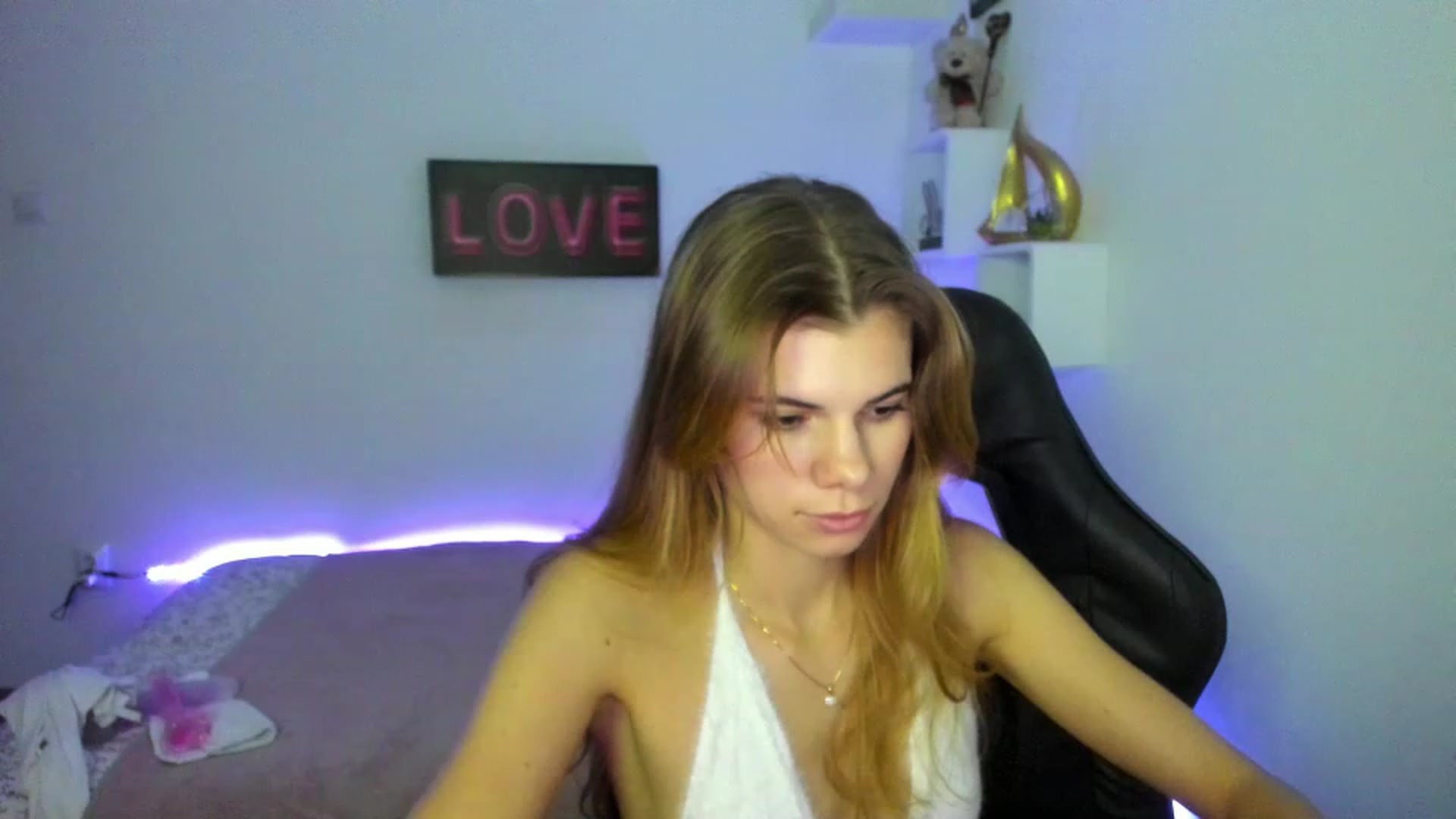Gallery image thumbnail from RileyReid_18's myfreecams stream on, 01/12/2023, 16:34 image 6 of 20
