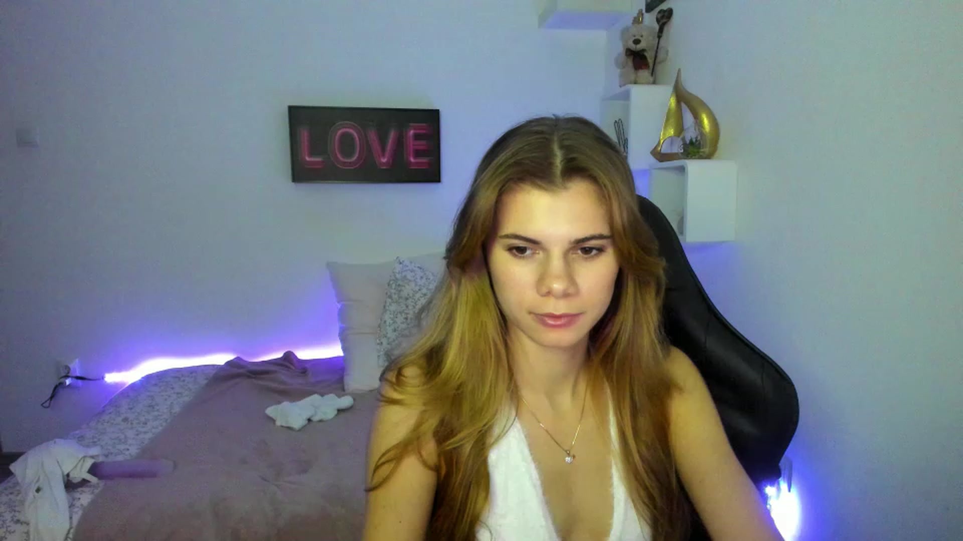 Gallery image thumbnail from RileyReid_18's myfreecams stream on, 01/12/2023, 18:42 image 1 of 20