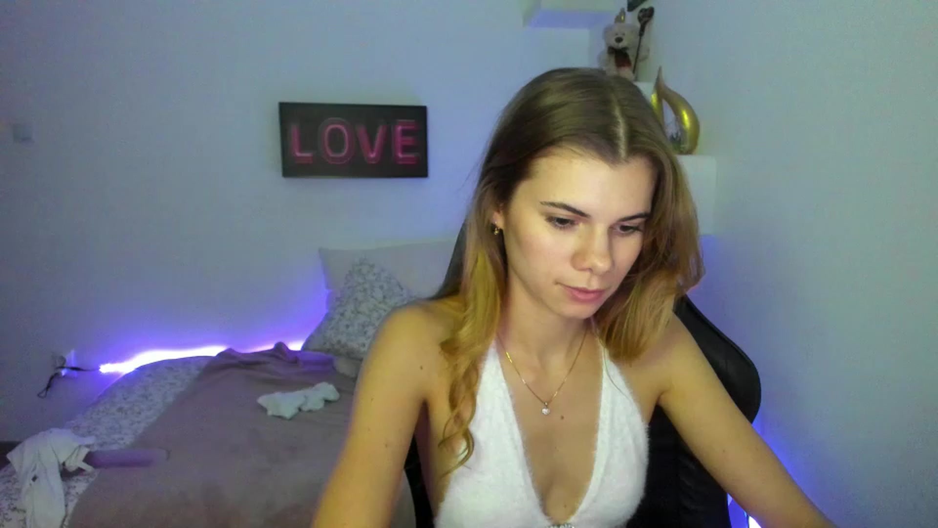 Gallery image thumbnail from RileyReid_18's myfreecams stream on, 01/12/2023, 18:42 image 11 of 20
