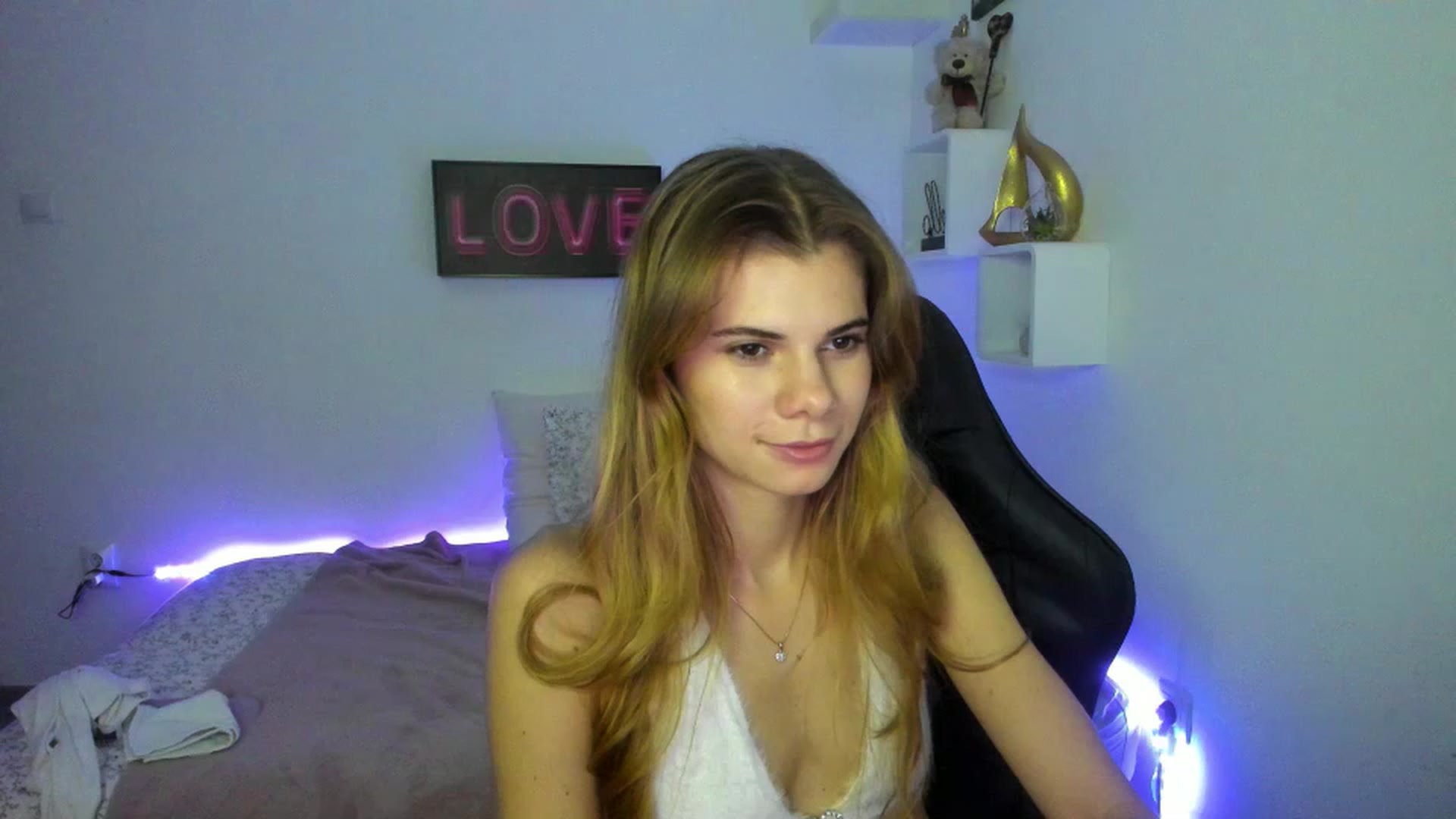 Gallery image thumbnail from RileyReid_18's myfreecams stream on, 01/12/2023, 19:10 image 11 of 20