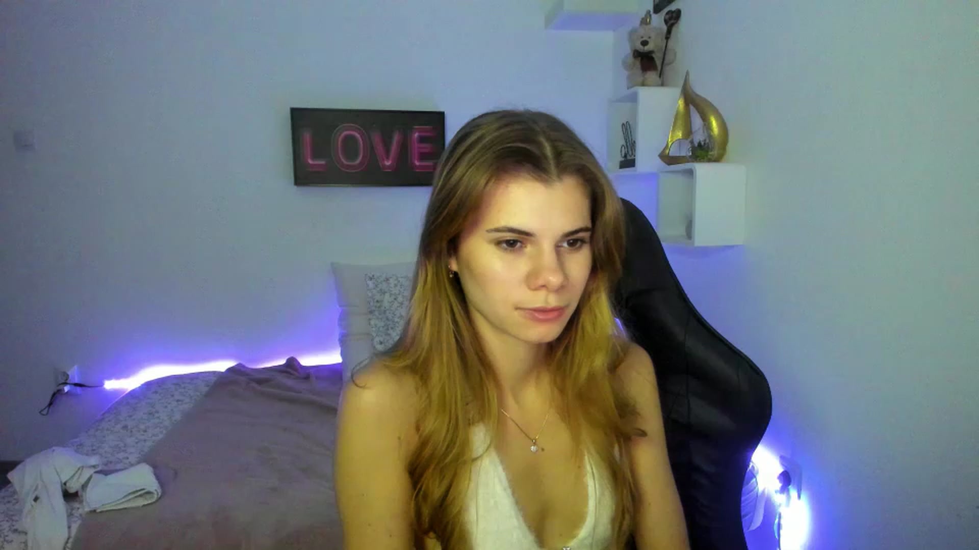 Gallery image thumbnail from RileyReid_18's myfreecams stream on, 01/12/2023, 19:10 image 19 of 20