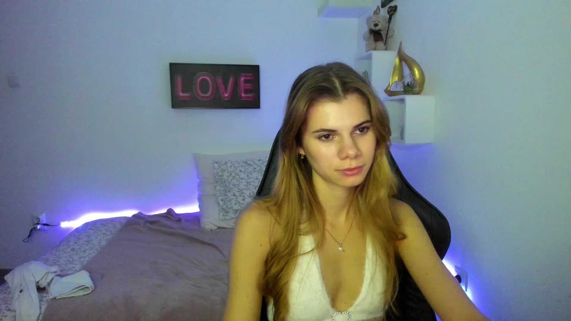 Gallery image thumbnail from RileyReid_18's myfreecams stream on, 01/12/2023, 19:10 image 20 of 20