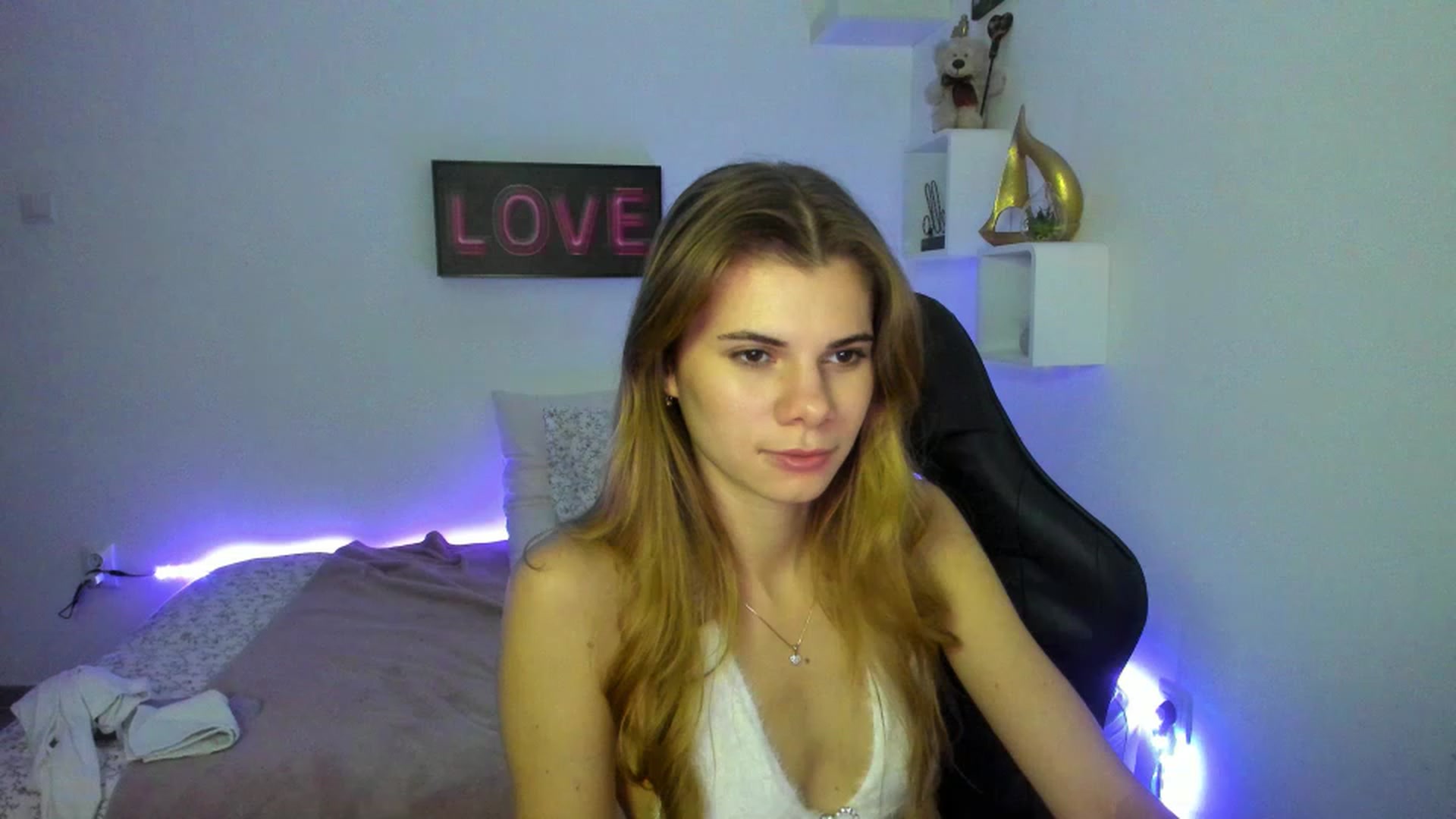 Gallery image thumbnail from RileyReid_18's myfreecams stream on, 01/12/2023, 19:10 image 18 of 20