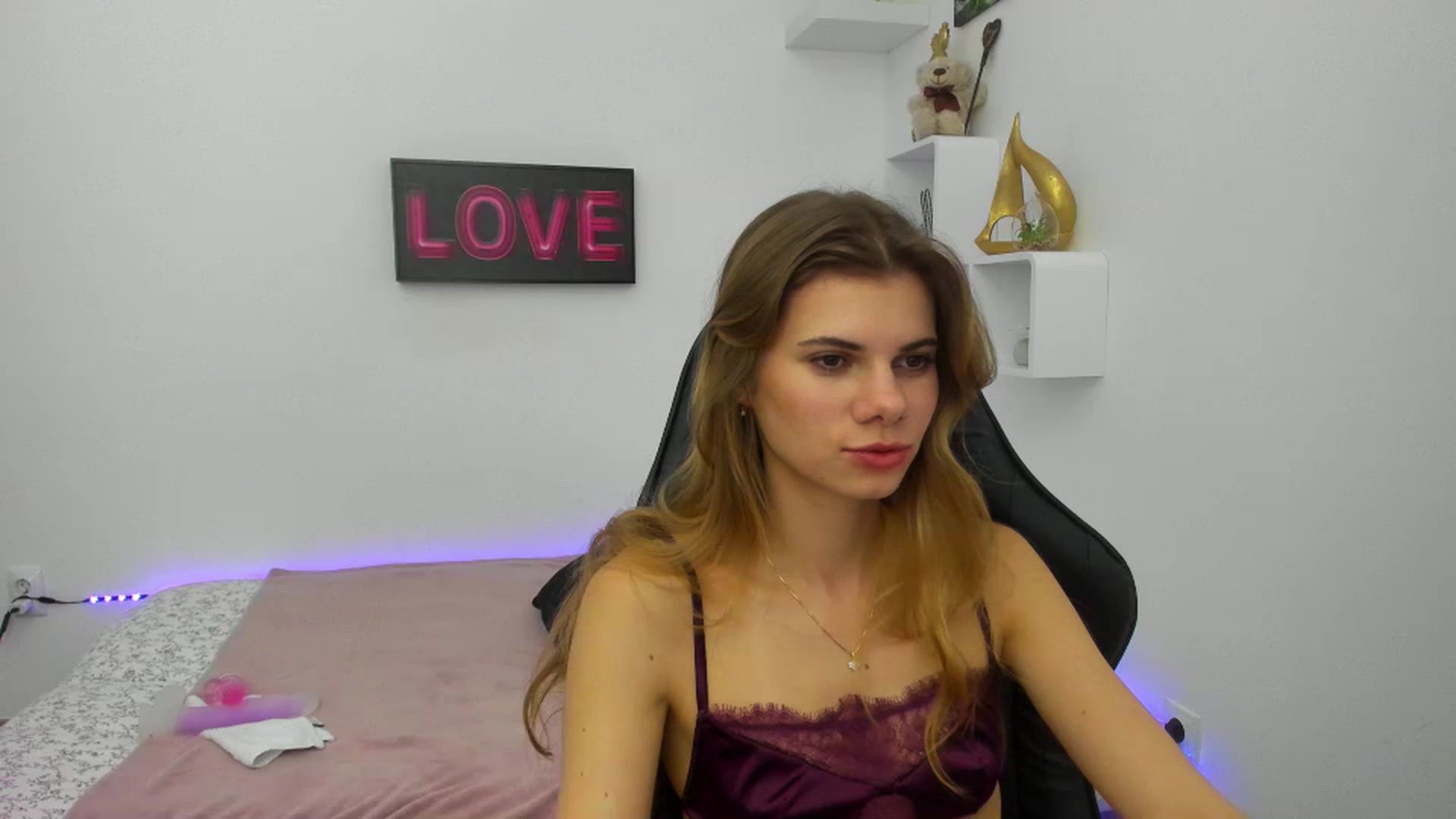 Gallery image thumbnail from RileyReid_18's myfreecams stream on, 01/17/2023, 15:55 image 14 of 20