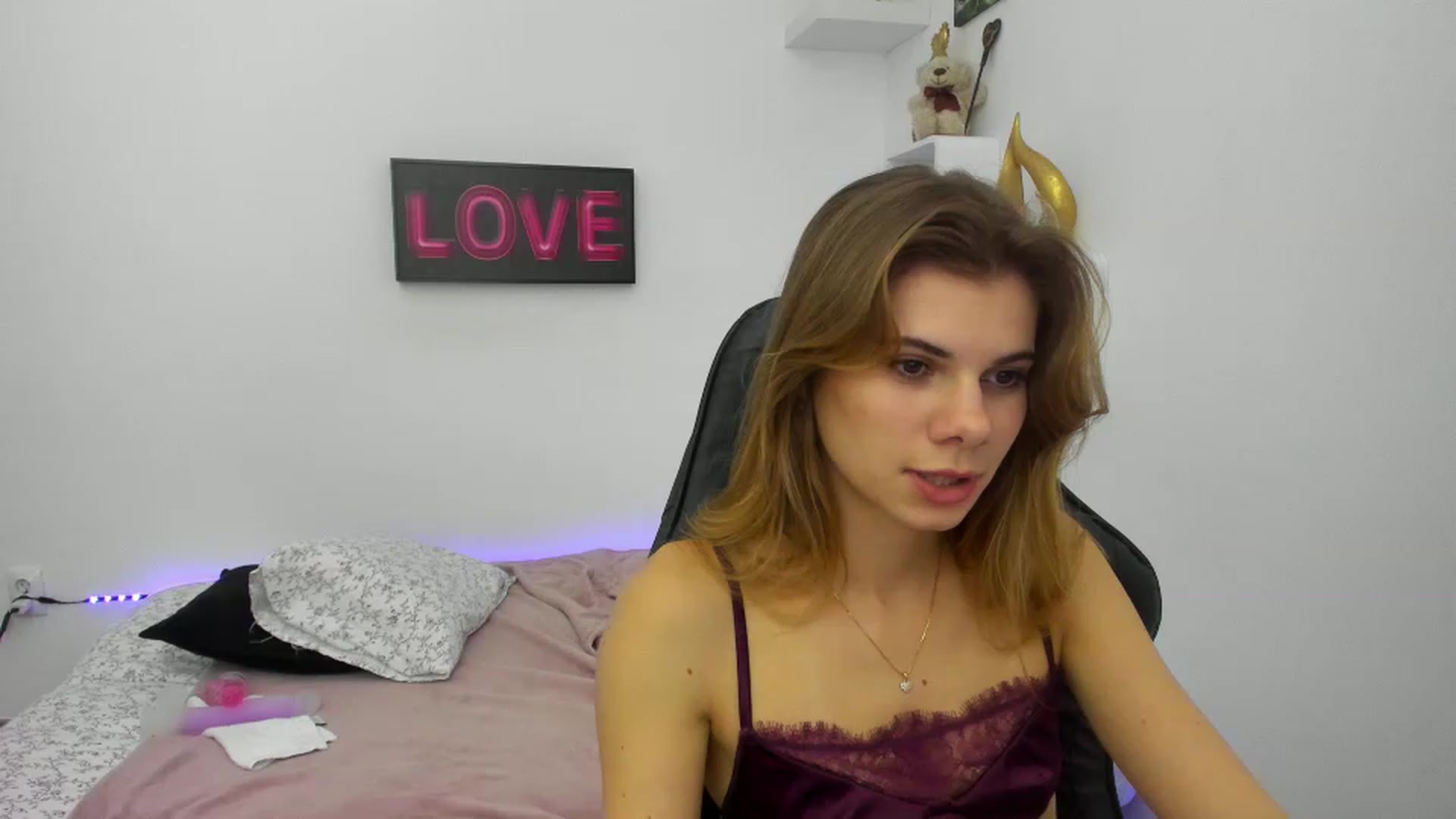 Gallery image thumbnail from RileyReid_18's myfreecams stream on, 01/17/2023, 17:11 image 14 of 20