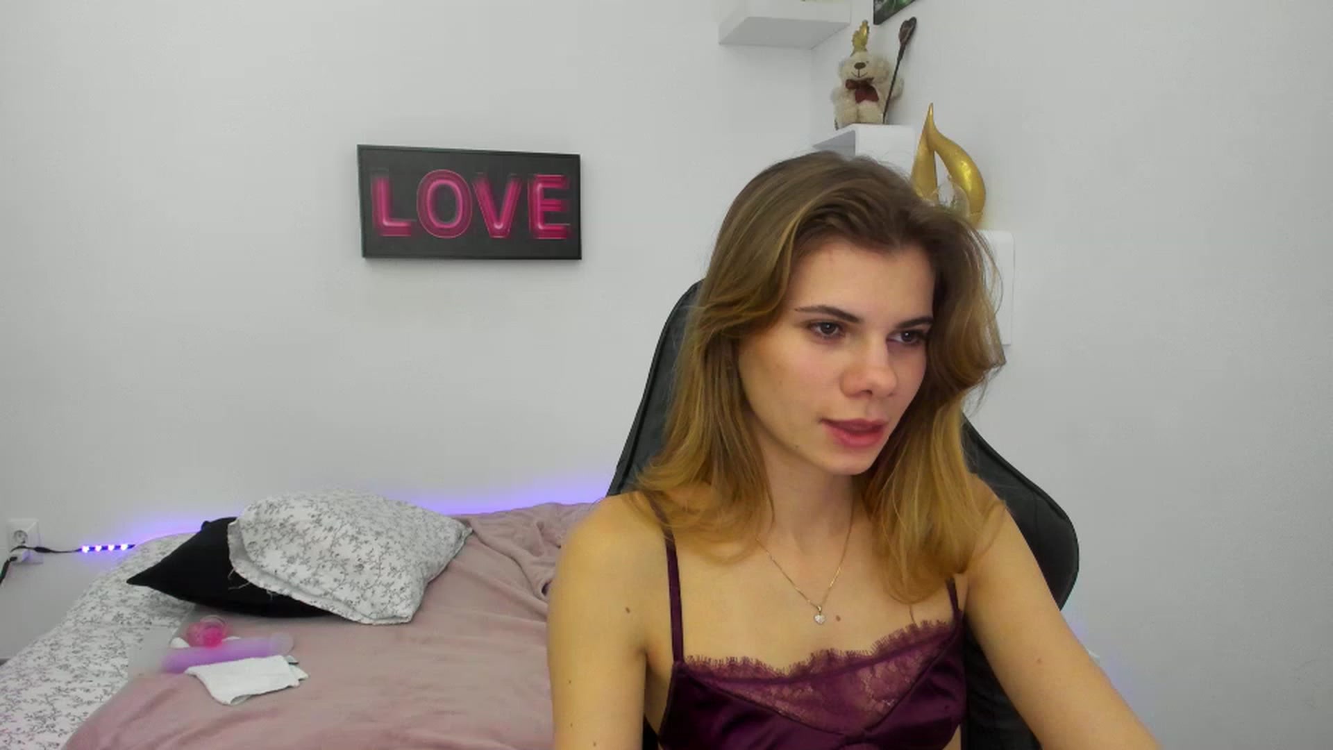 Gallery image thumbnail from RileyReid_18's myfreecams stream on, 01/17/2023, 17:11 image 16 of 20