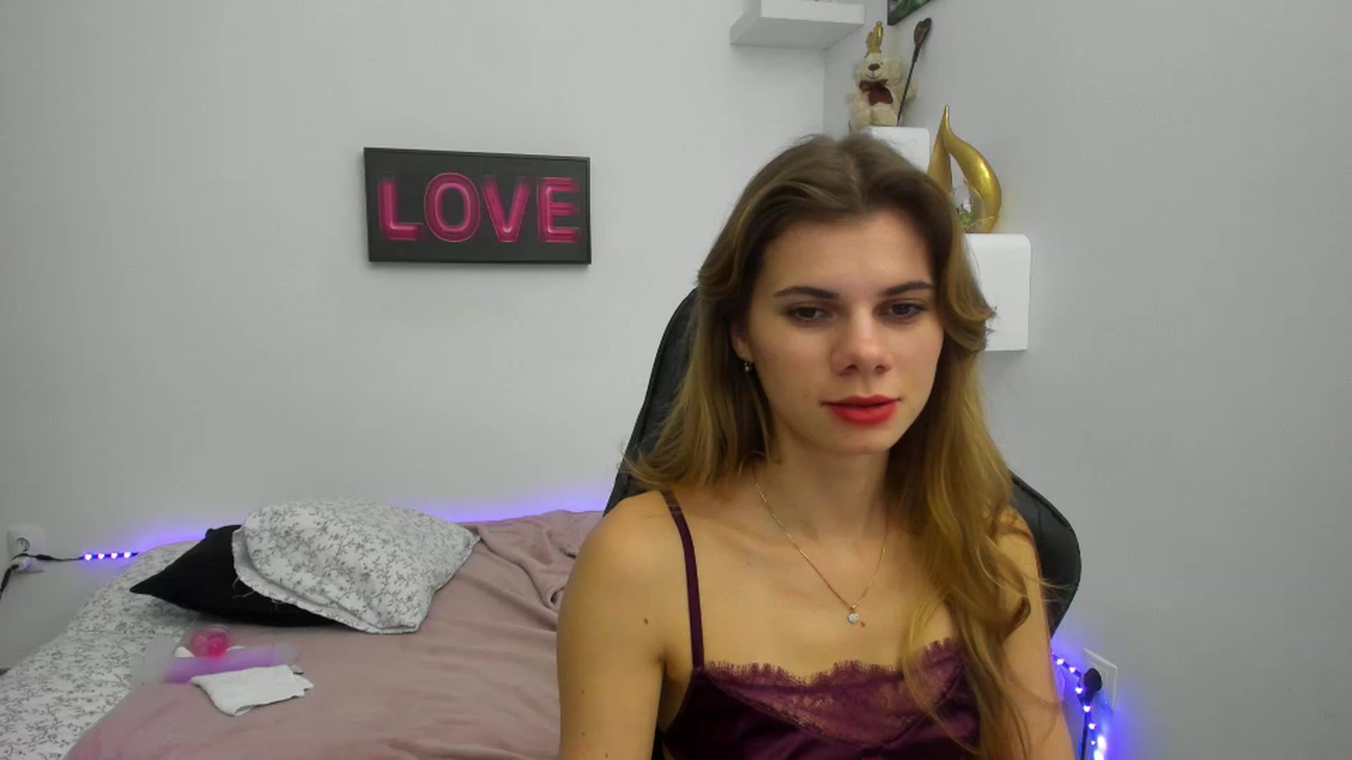 Gallery image thumbnail from RileyReid_18's myfreecams stream on, 01/17/2023, 17:47 image 10 of 20
