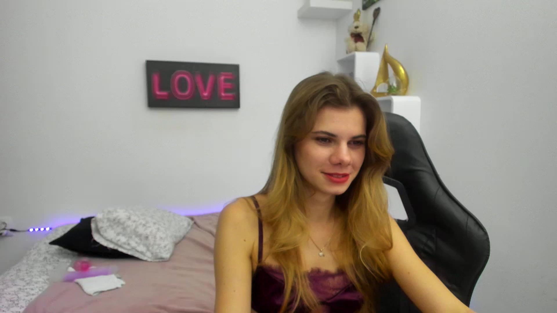 Gallery image thumbnail from RileyReid_18's myfreecams stream on, 01/17/2023, 17:47 image 15 of 20