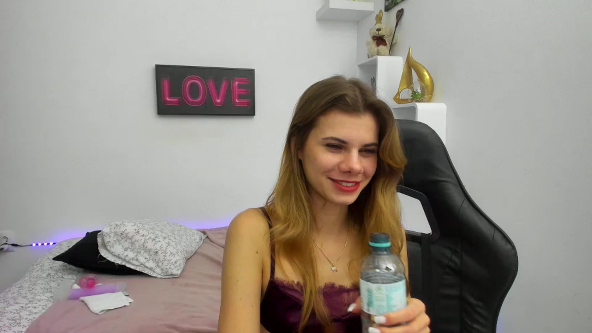 Gallery image thumbnail from RileyReid_18's myfreecams stream on, 01/17/2023, 17:47 image 16 of 20