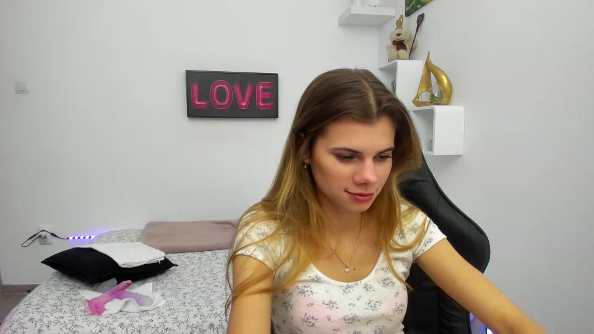 Gallery image thumbnail from RileyReid_18's myfreecams stream on, 01/18/2023, 22:33 image 2 of 20