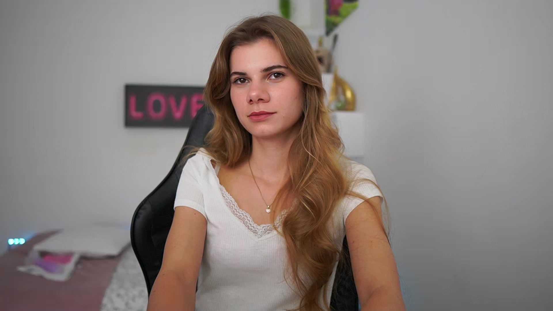 Gallery image thumbnail from RileyReid_18's myfreecams stream on, 01/19/2023, 19:57 image 20 of 20