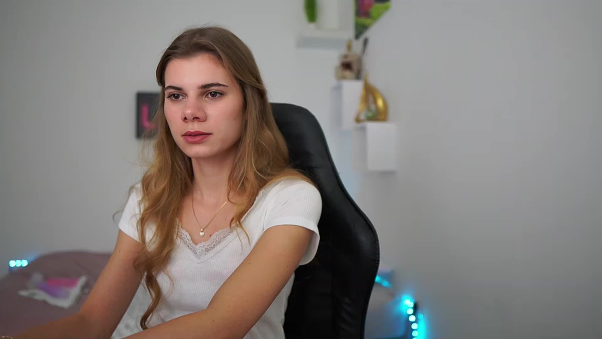 Gallery image thumbnail from RileyReid_18's myfreecams stream on, 01/19/2023, 19:57 image 2 of 20
