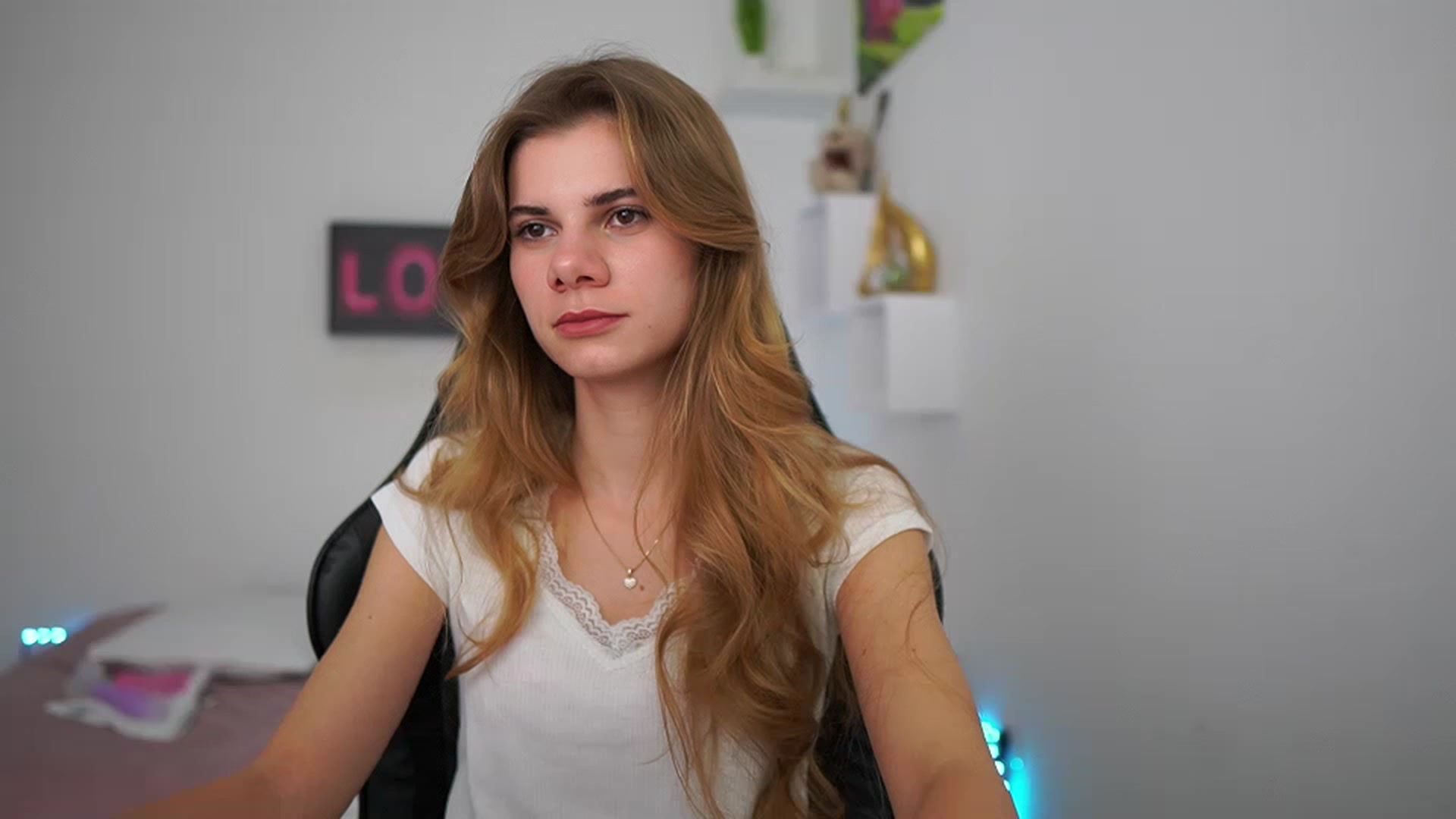 Gallery image thumbnail from RileyReid_18's myfreecams stream on, 01/19/2023, 19:57 image 10 of 20
