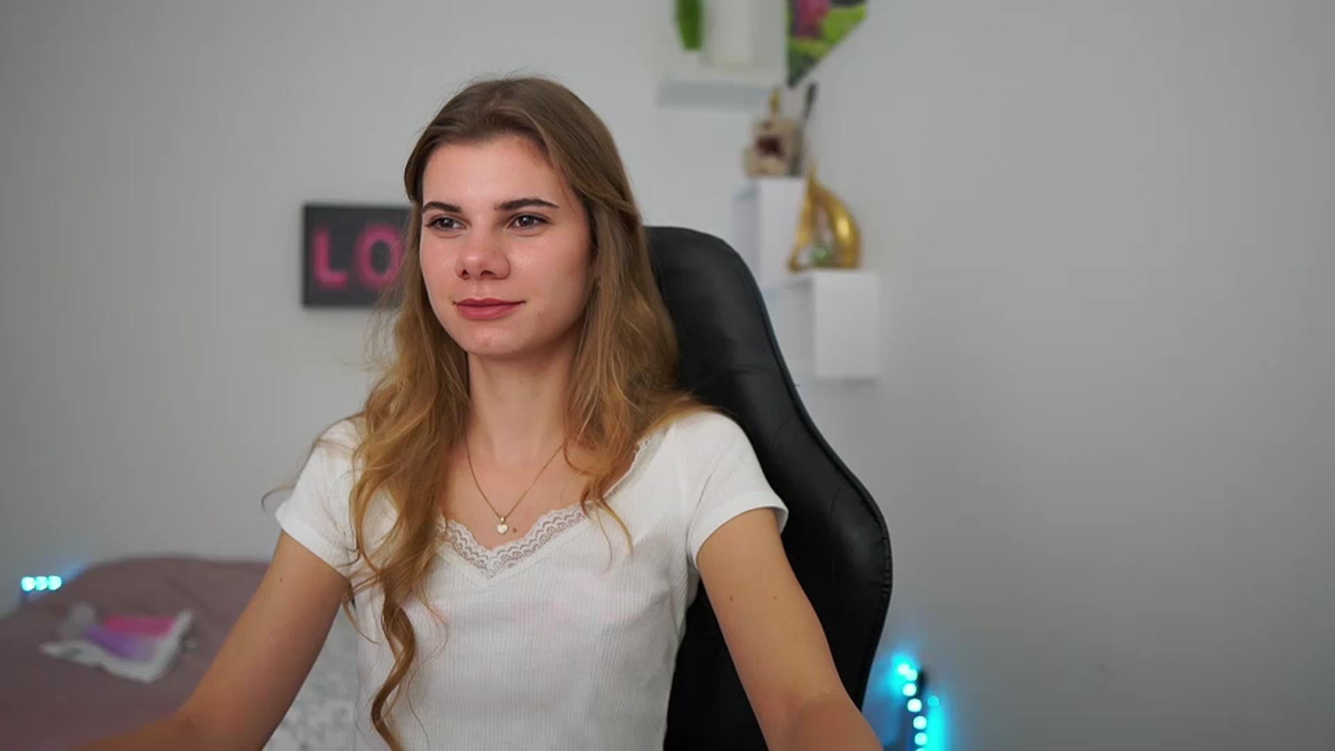 Gallery image thumbnail from RileyReid_18's myfreecams stream on, 01/19/2023, 19:57 image 3 of 20