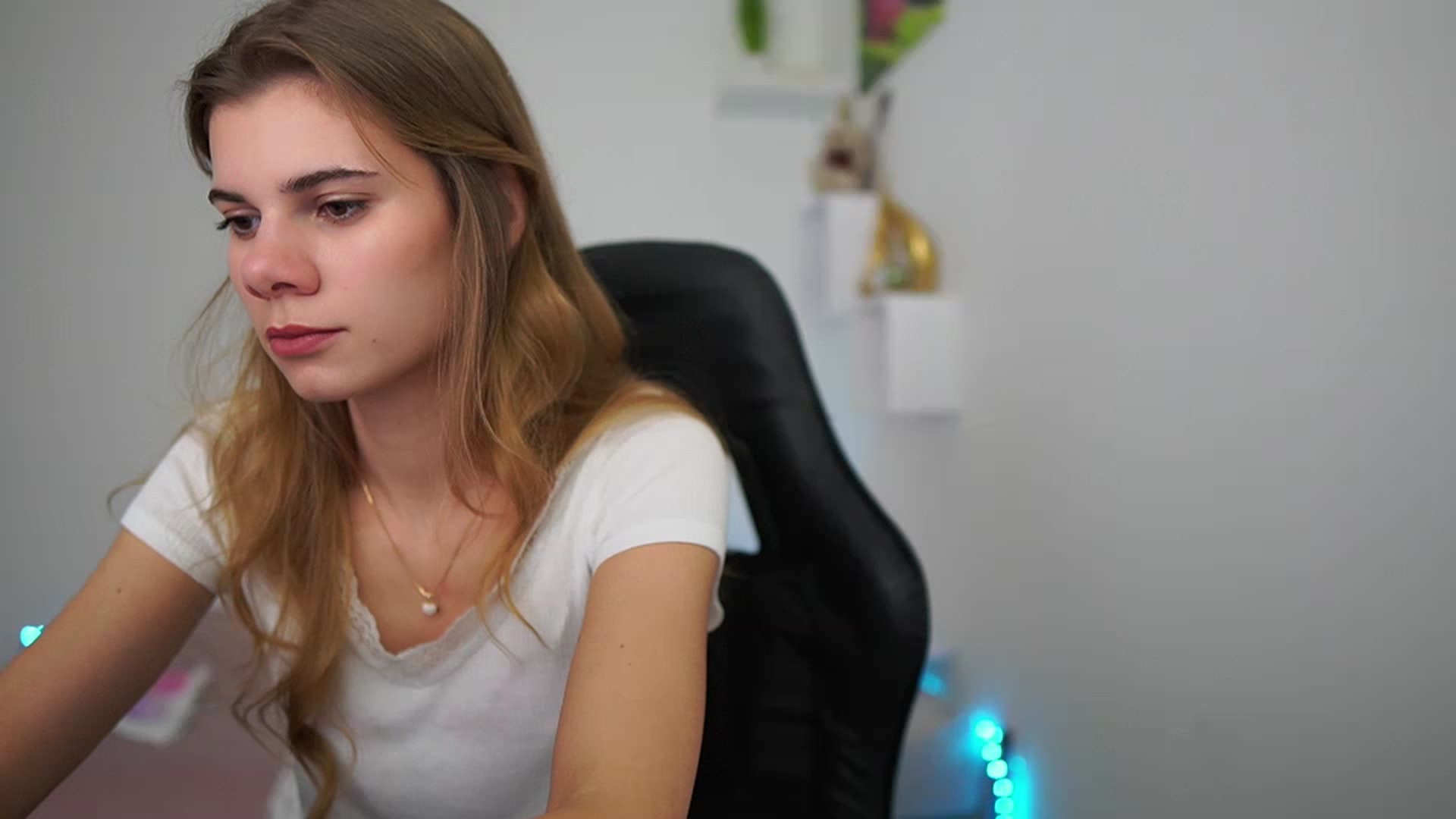 Gallery image thumbnail from RileyReid_18's myfreecams stream on, 01/19/2023, 19:57 image 1 of 20