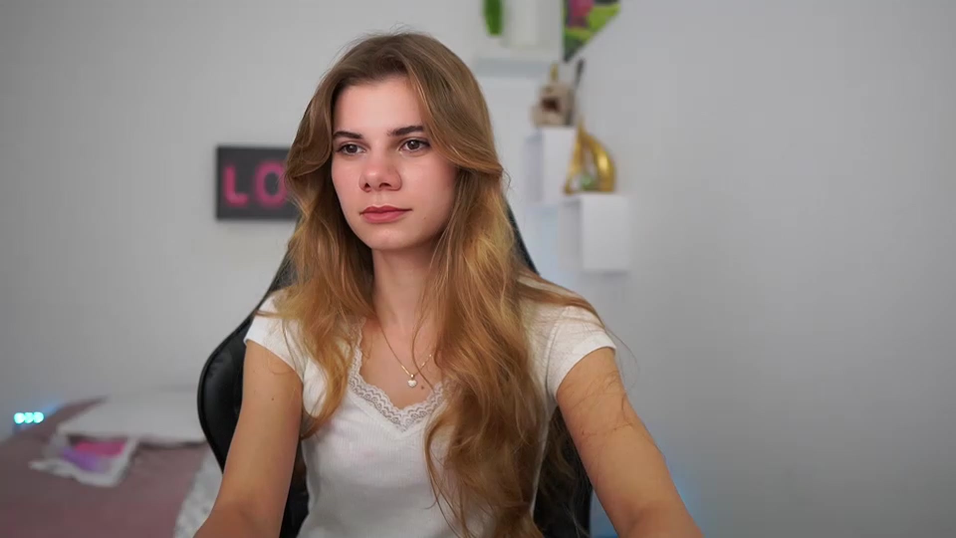 Gallery image thumbnail from RileyReid_18's myfreecams stream on, 01/19/2023, 19:57 image 9 of 20