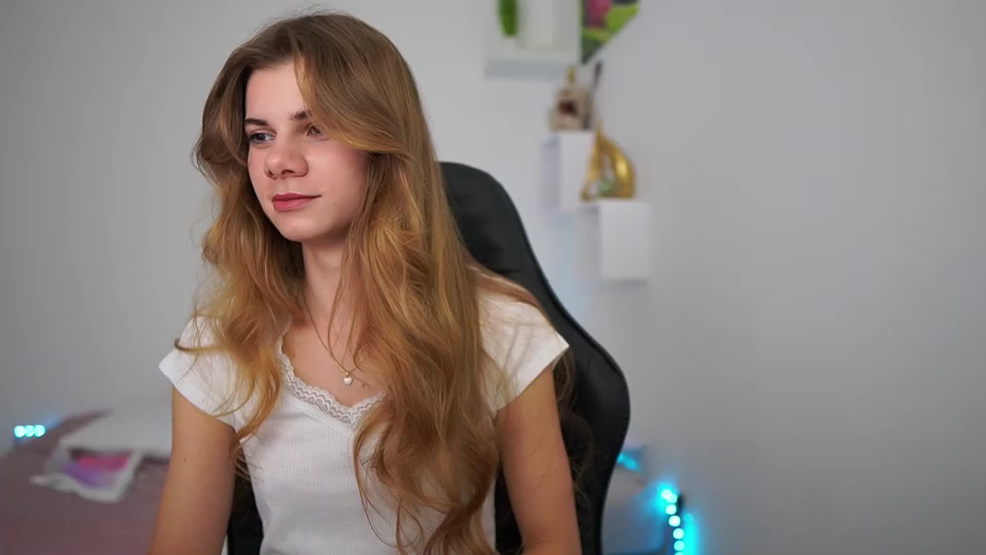 Gallery image thumbnail from RileyReid_18's myfreecams stream on, 01/19/2023, 19:57 image 8 of 20