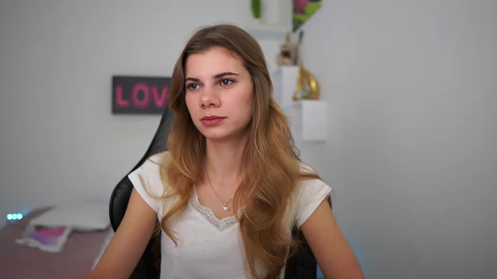 Gallery image thumbnail from RileyReid_18's myfreecams stream on, 01/19/2023, 19:57 image 14 of 20