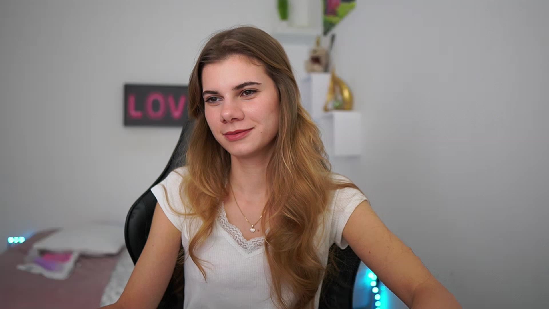 Gallery image thumbnail from RileyReid_18's myfreecams stream on, 01/19/2023, 19:57 image 13 of 20