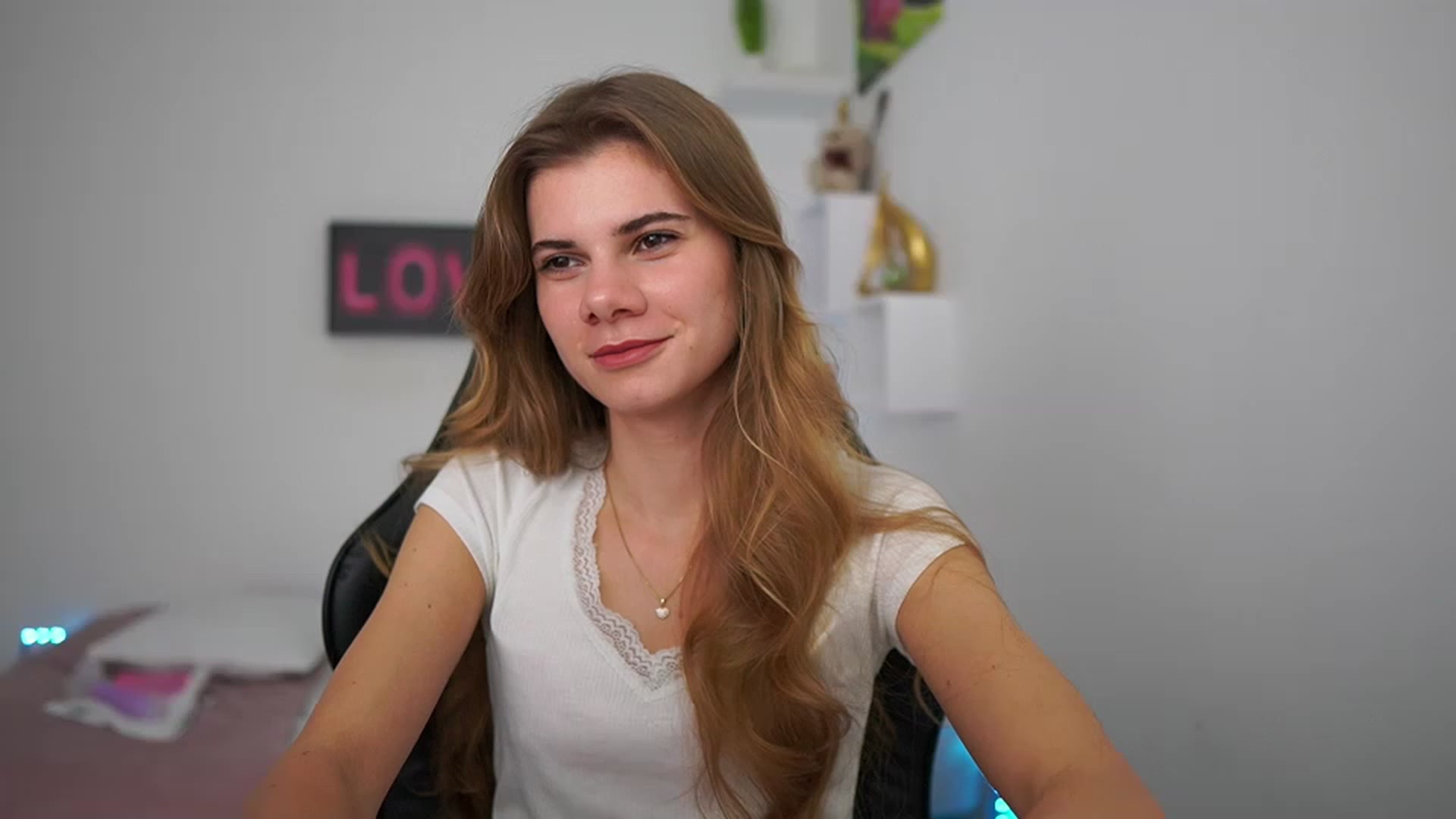 Gallery image thumbnail from RileyReid_18's myfreecams stream on, 01/19/2023, 19:57 image 18 of 20