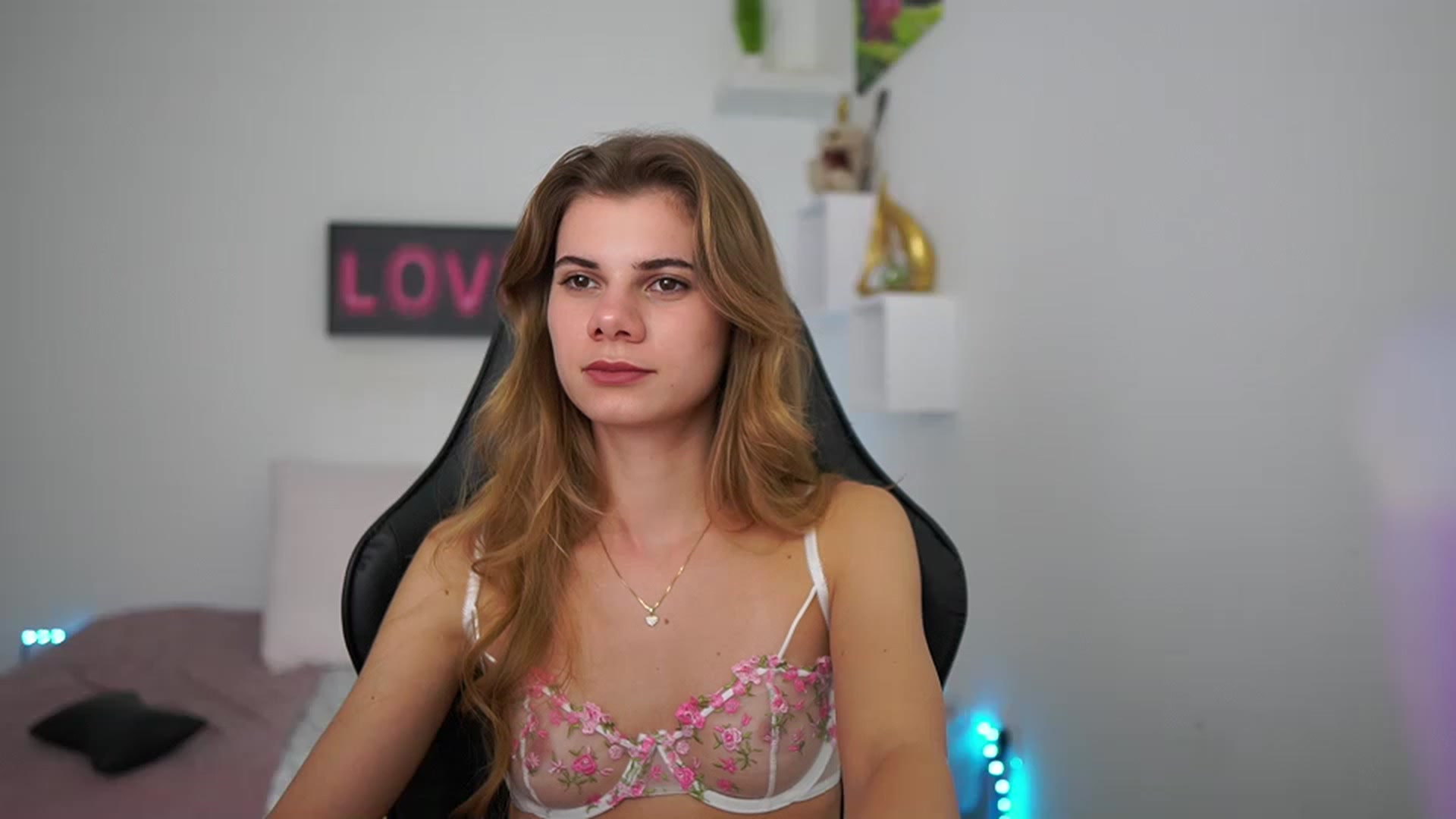 Gallery image thumbnail from RileyReid_18's myfreecams stream on, 01/20/2023, 24:13 image 5 of 20