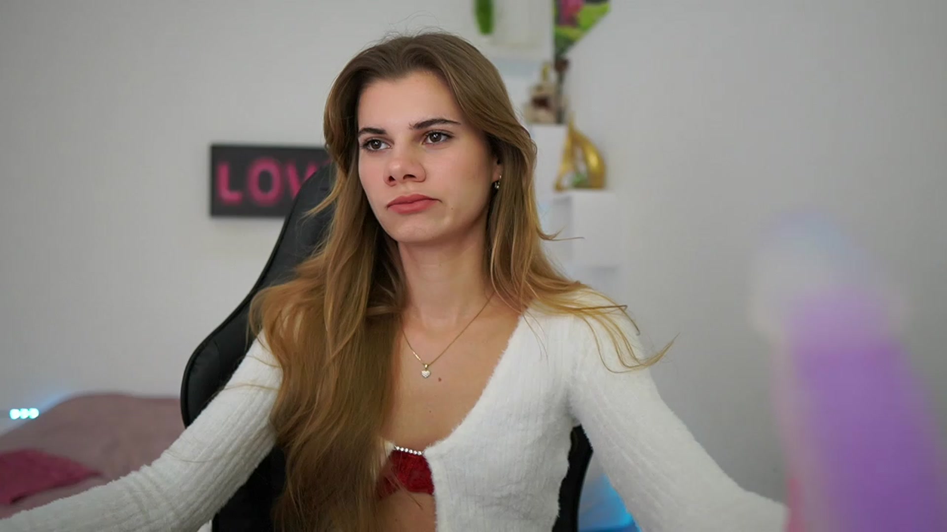 Gallery image thumbnail from RileyReid_18's myfreecams stream on, 01/20/2023, 22:05 image 1 of 20