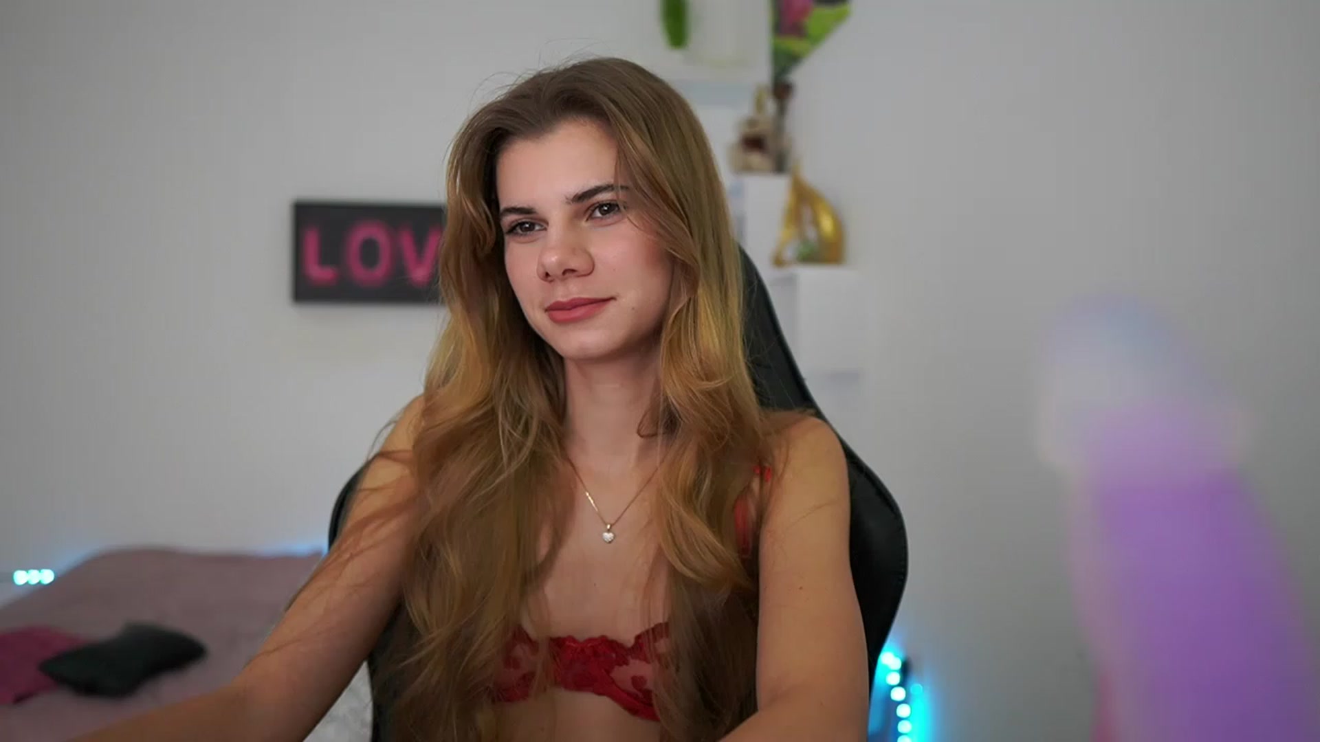 Gallery image thumbnail from RileyReid_18's myfreecams stream on, 01/20/2023, 22:05 image 3 of 20