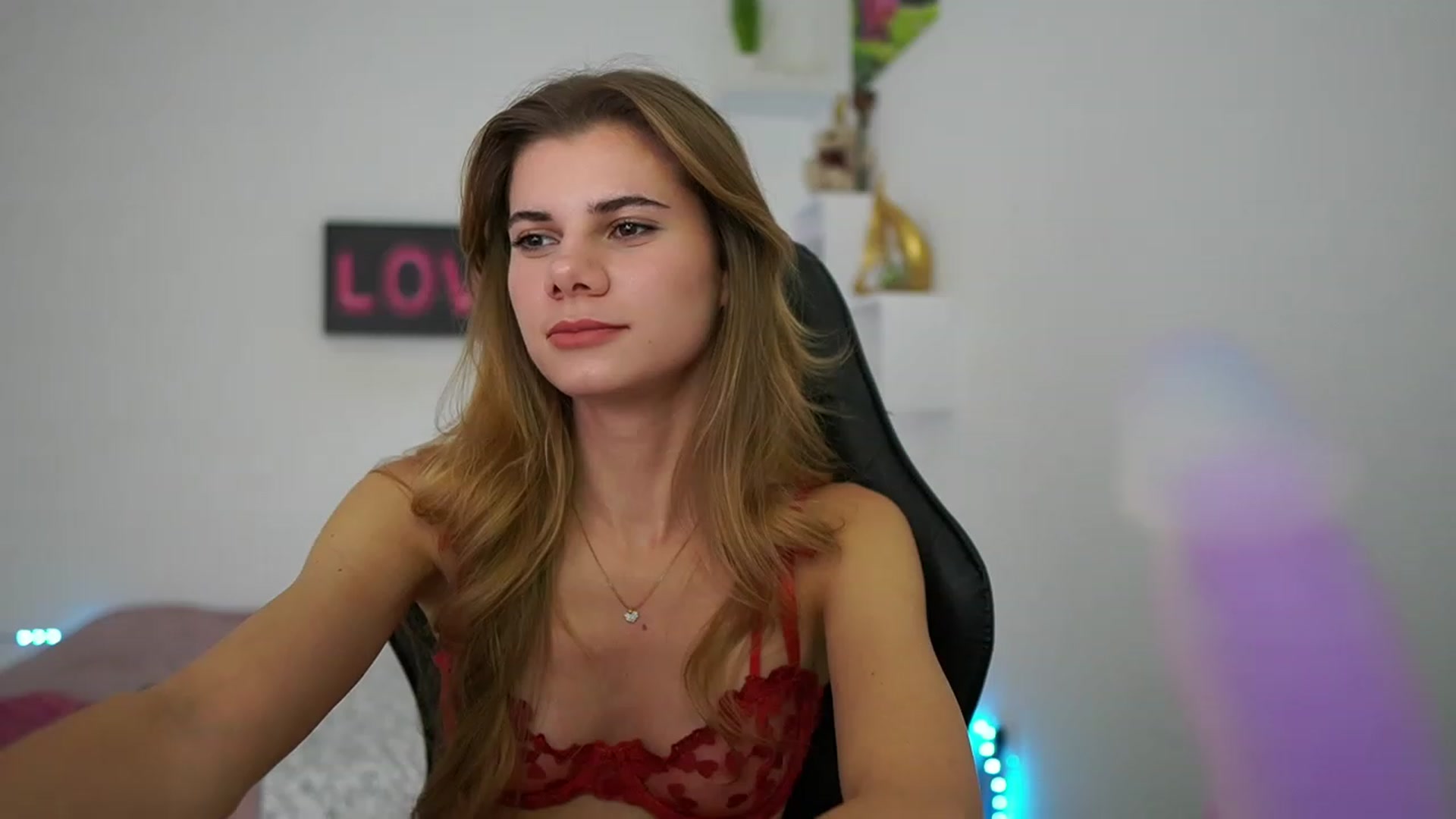 Gallery image thumbnail from RileyReid_18's myfreecams stream on, 01/20/2023, 22:05 image 8 of 20
