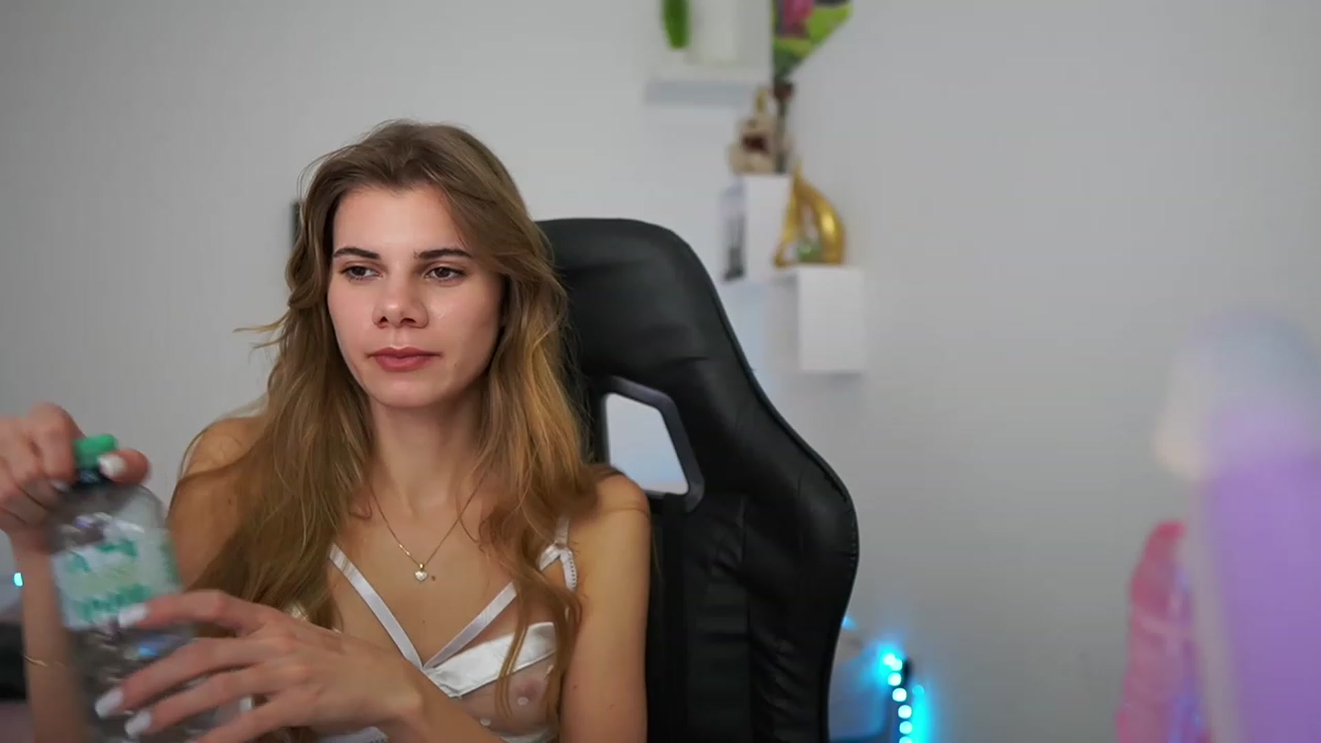 Gallery image thumbnail from RileyReid_18's myfreecams stream on, 01/21/2023, 15:59 image 7 of 20