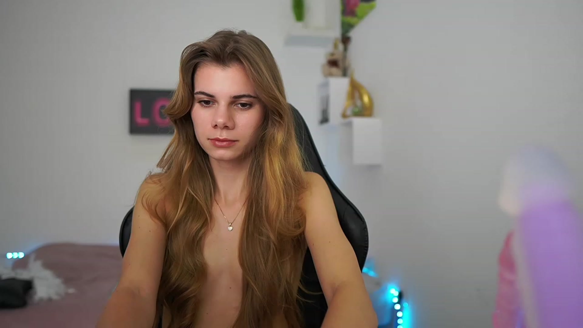Gallery image thumbnail from RileyReid_18's myfreecams stream on, 01/21/2023, 17:22 image 8 of 20