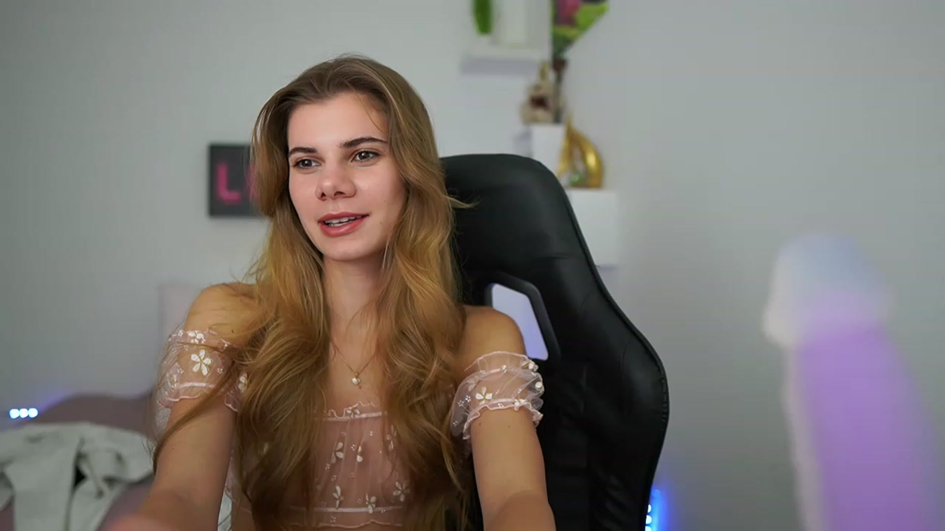Gallery image thumbnail from RileyReid_18's myfreecams stream on, 01/22/2023, 16:33 image 18 of 20