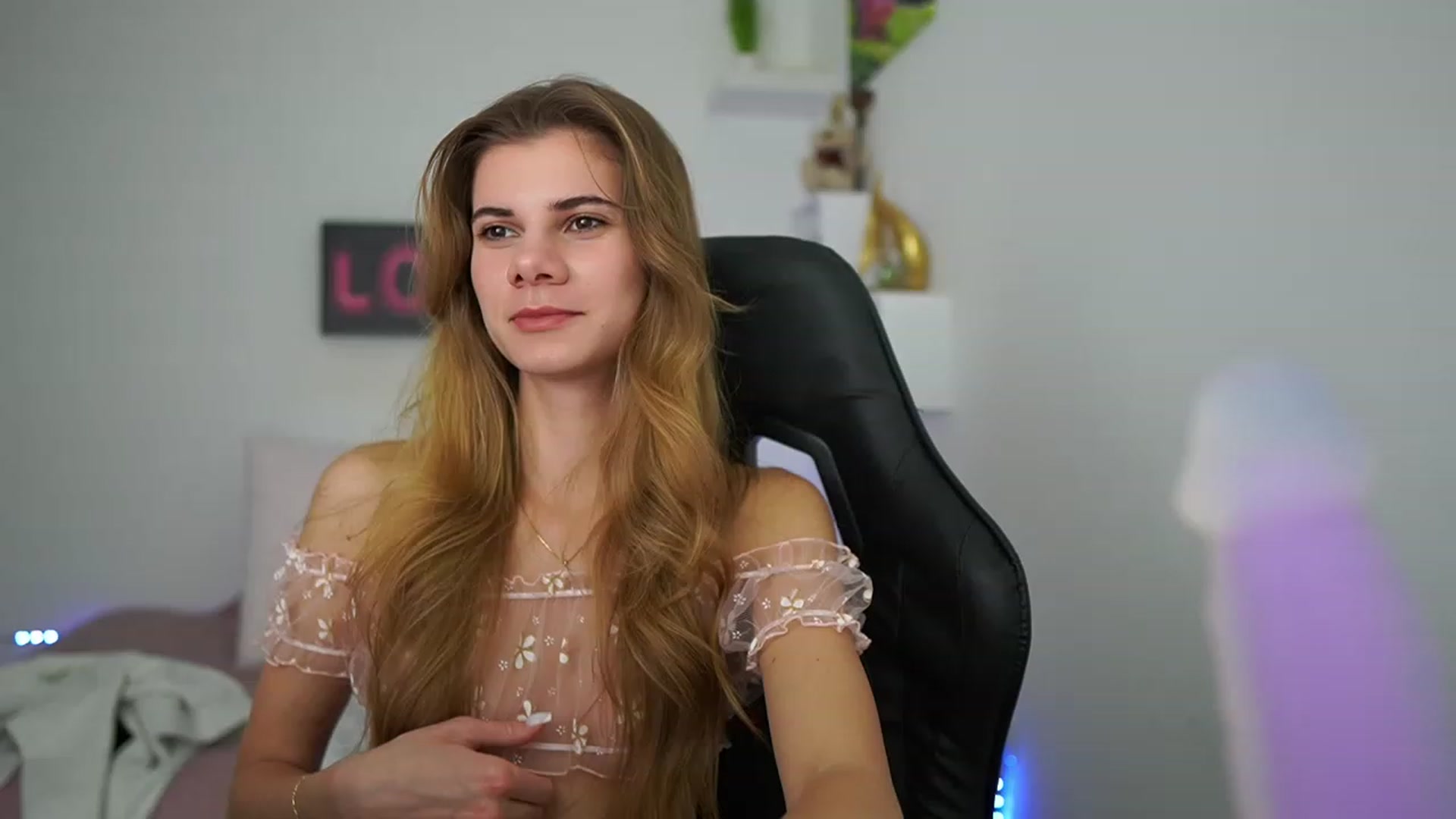 Gallery image thumbnail from RileyReid_18's myfreecams stream on, 01/22/2023, 16:33 image 20 of 20